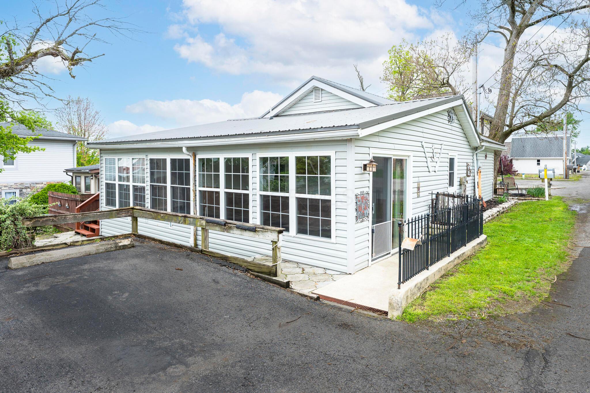 14221 Lakewood Avenue Property Photo 1