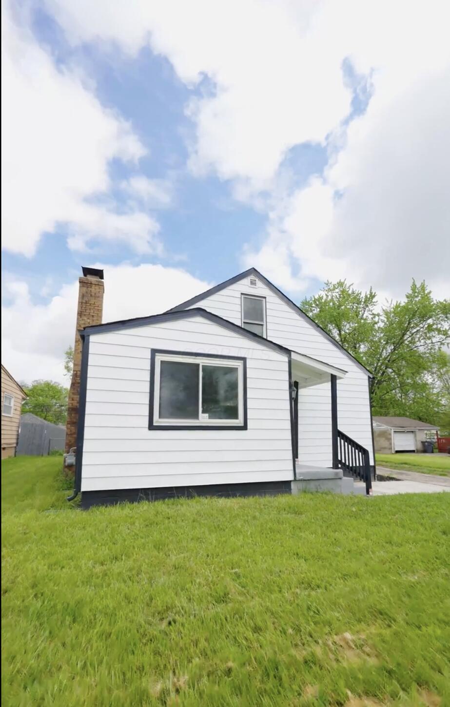 1828 Ferris Road Property Photo 2