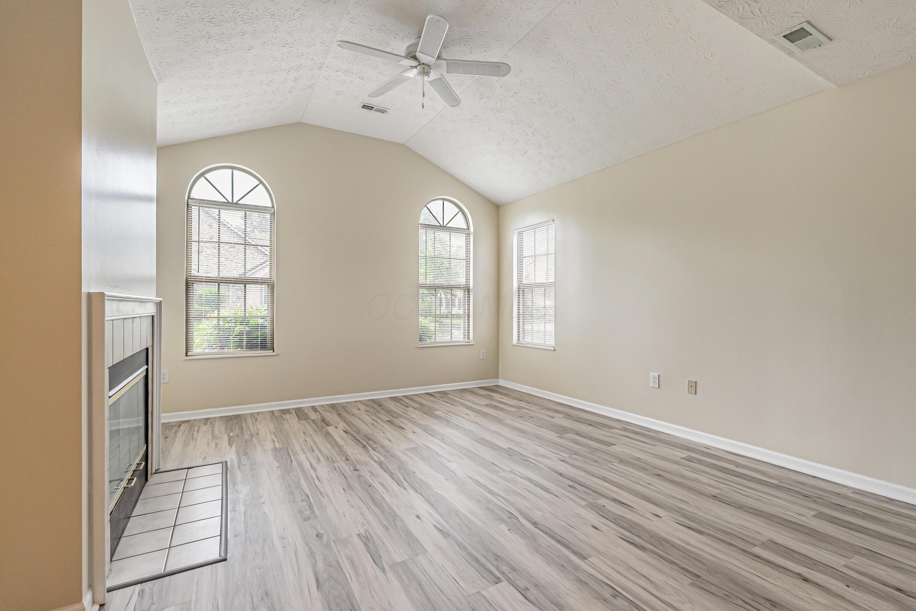 8595 Stonewoods Lane Property Photo 4