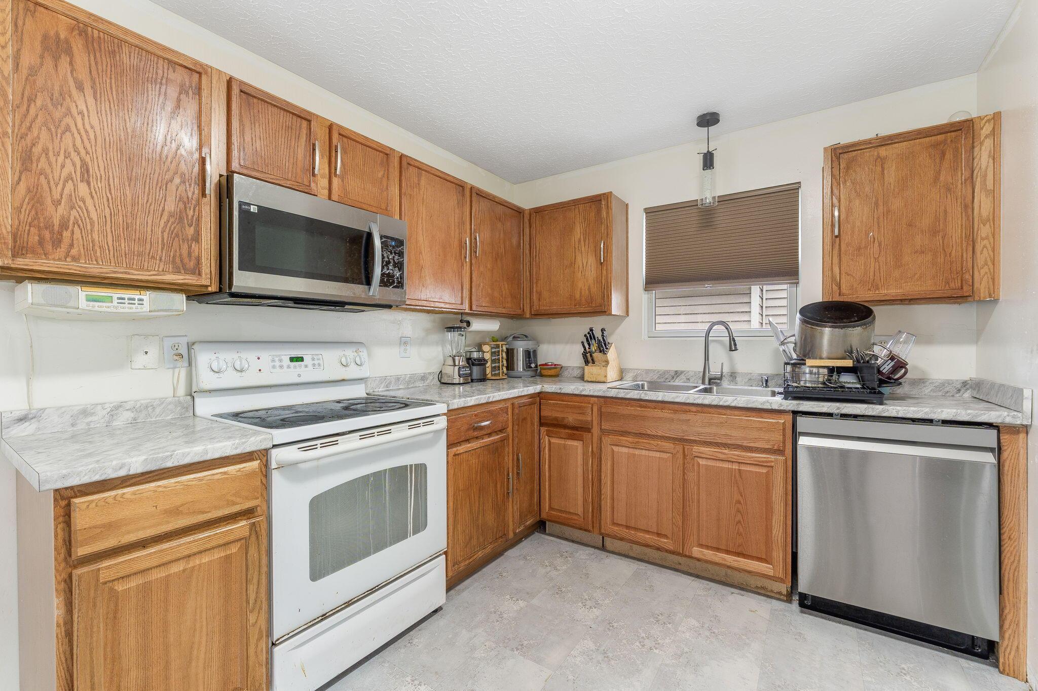 2640 Lilypark Drive Property Photo 9