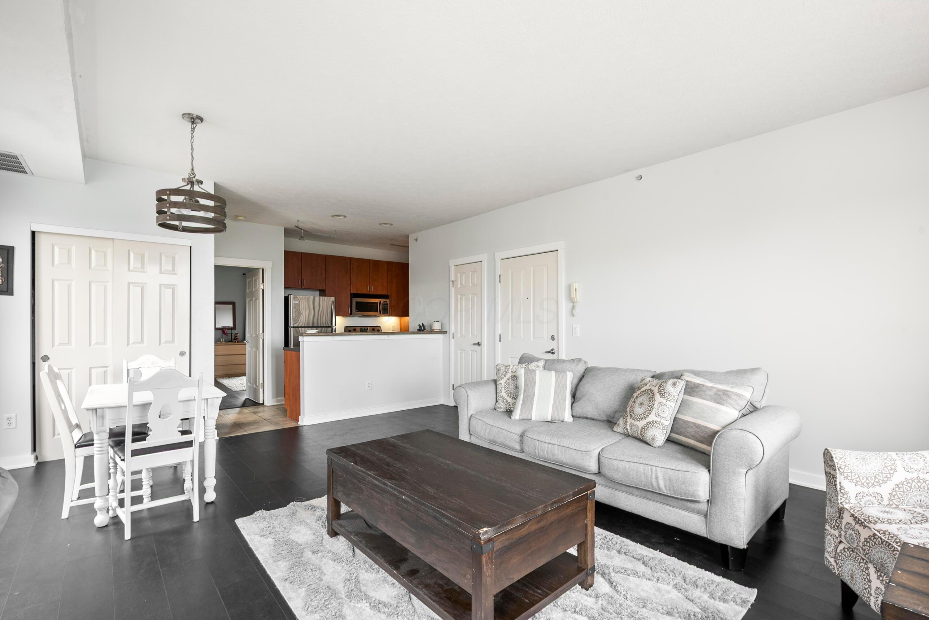 110 E Mound Street, 2 Property Photo 4