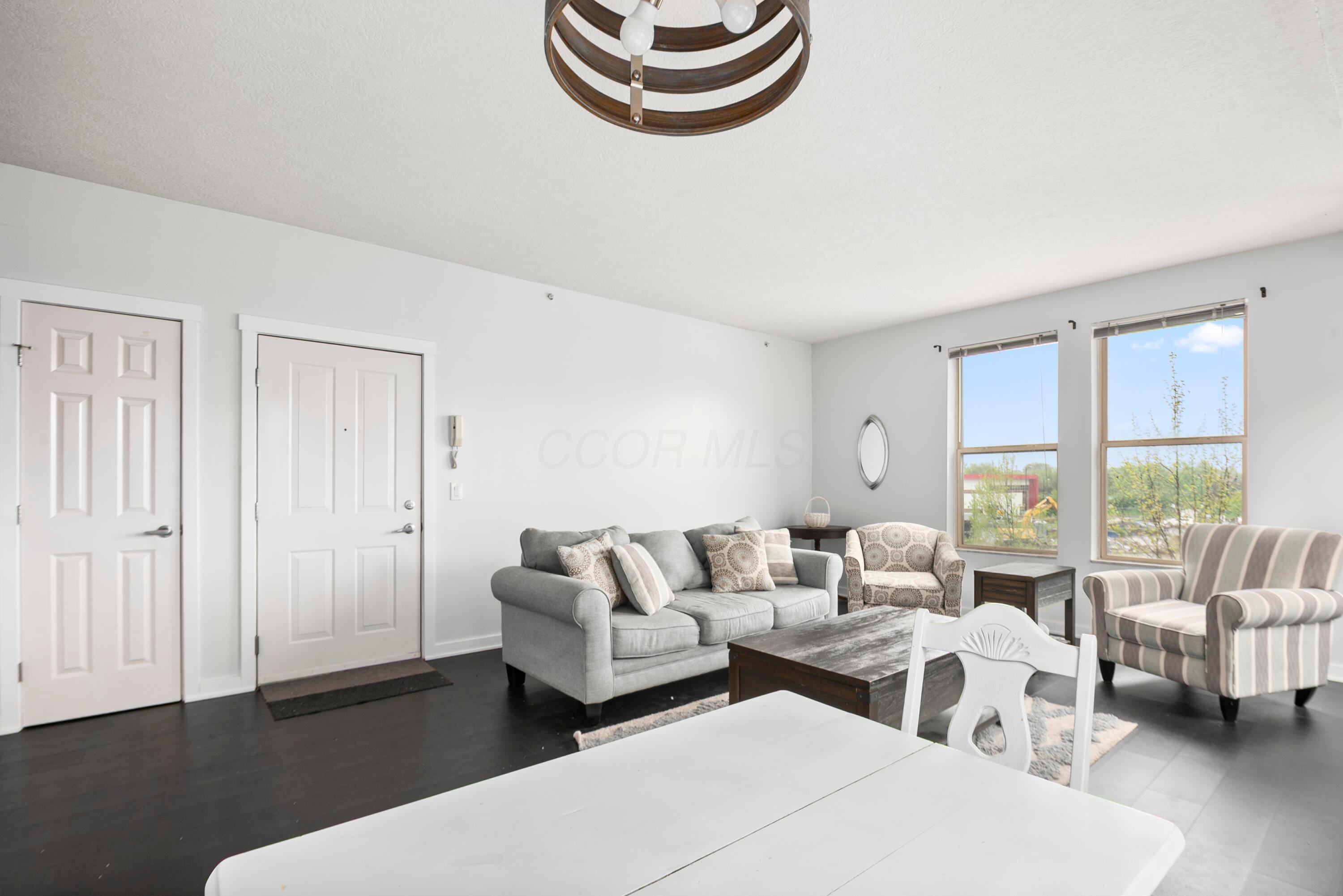 110 E Mound Street, 2 Property Photo 5