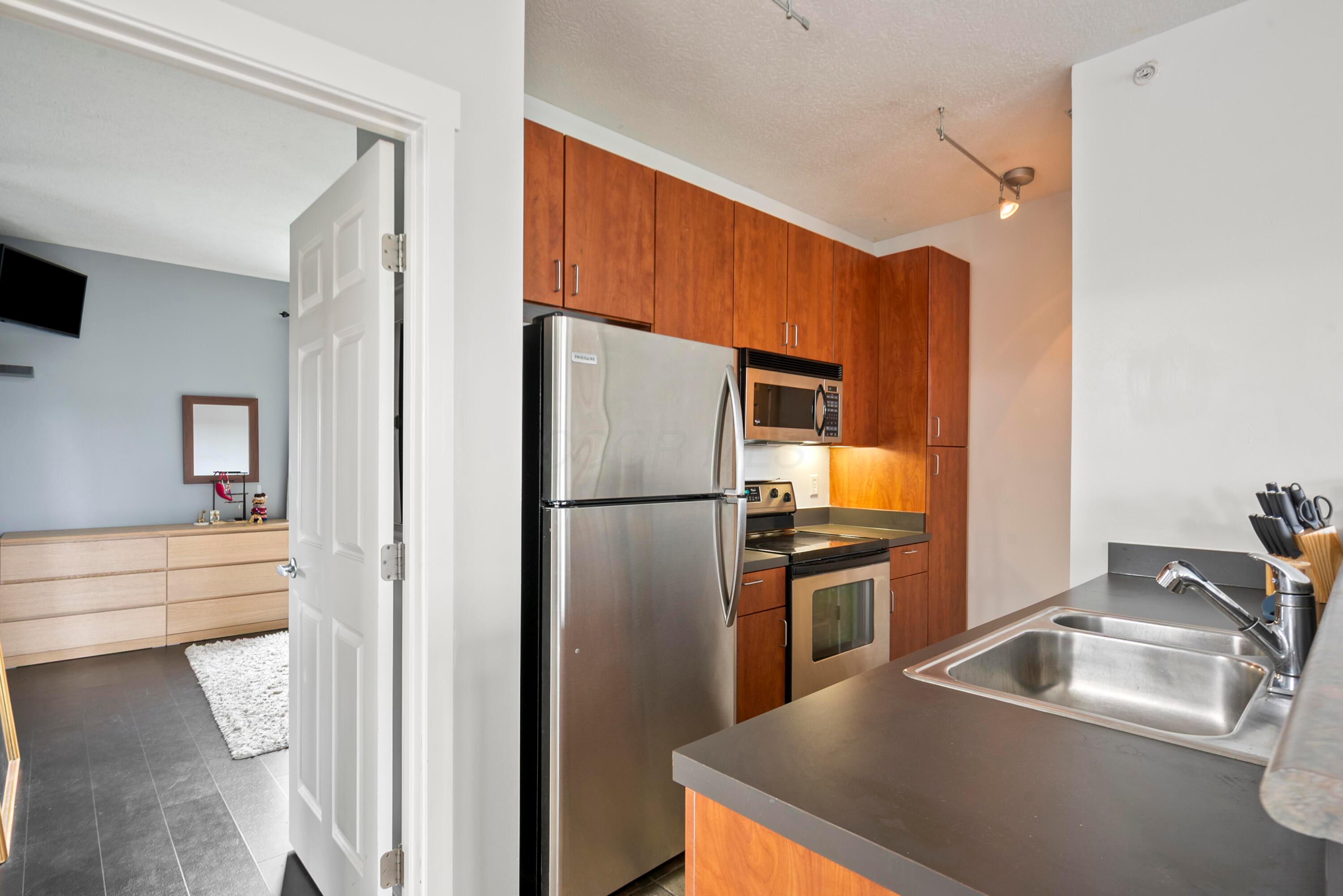 110 E Mound Street, 2 Property Photo 6