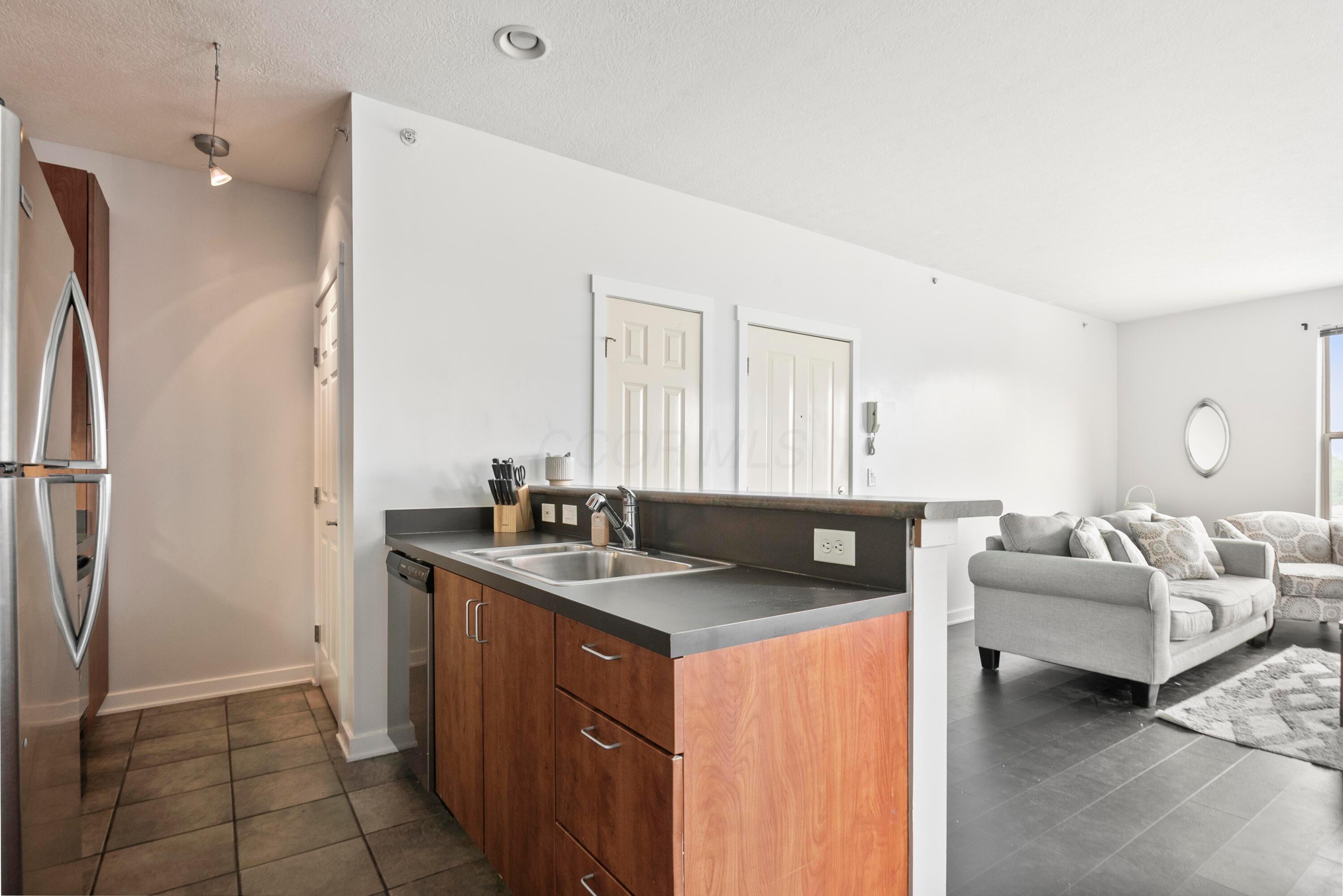 110 E Mound Street, 2 Property Photo 7