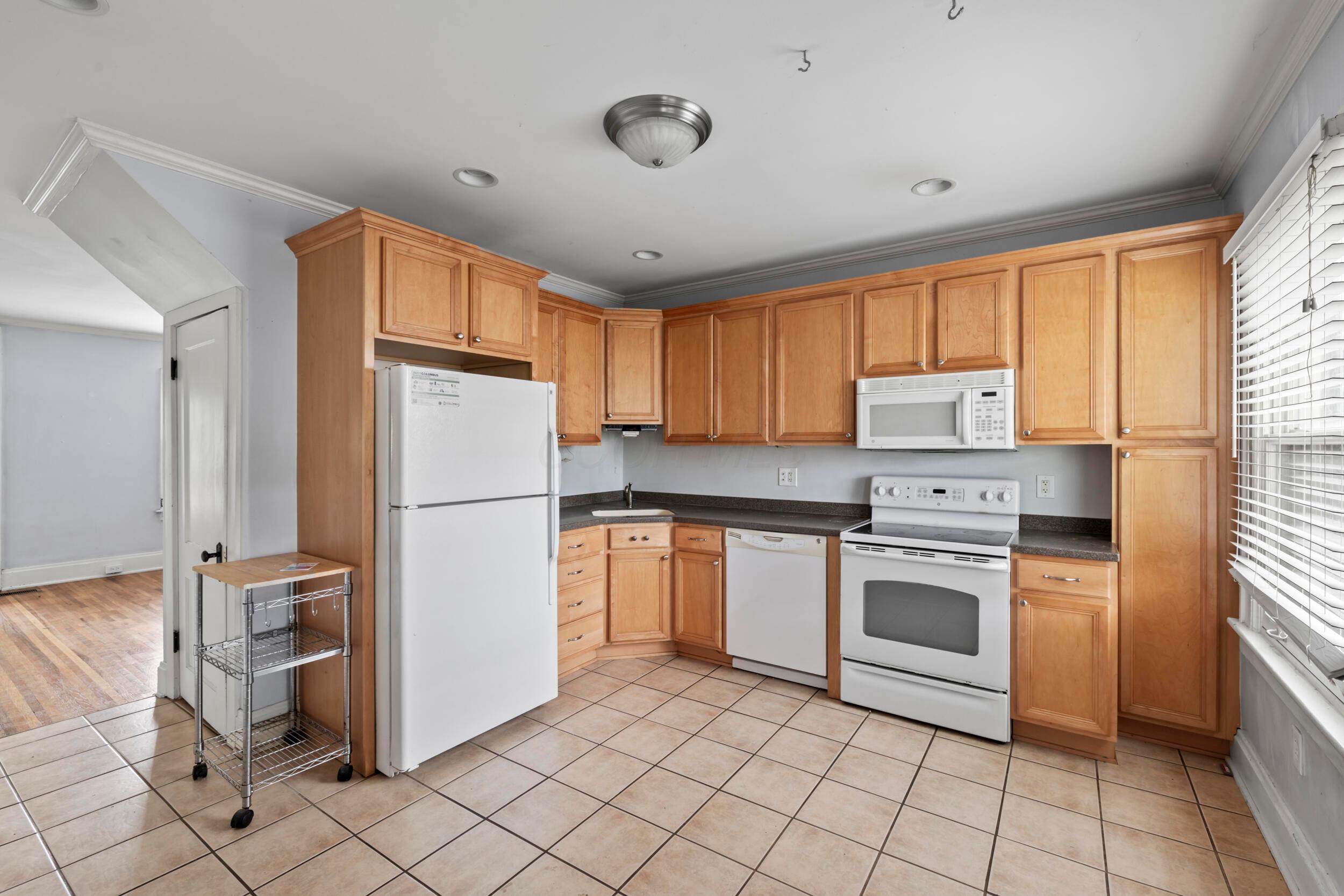 46 W Kossuth Street Property Photo 9