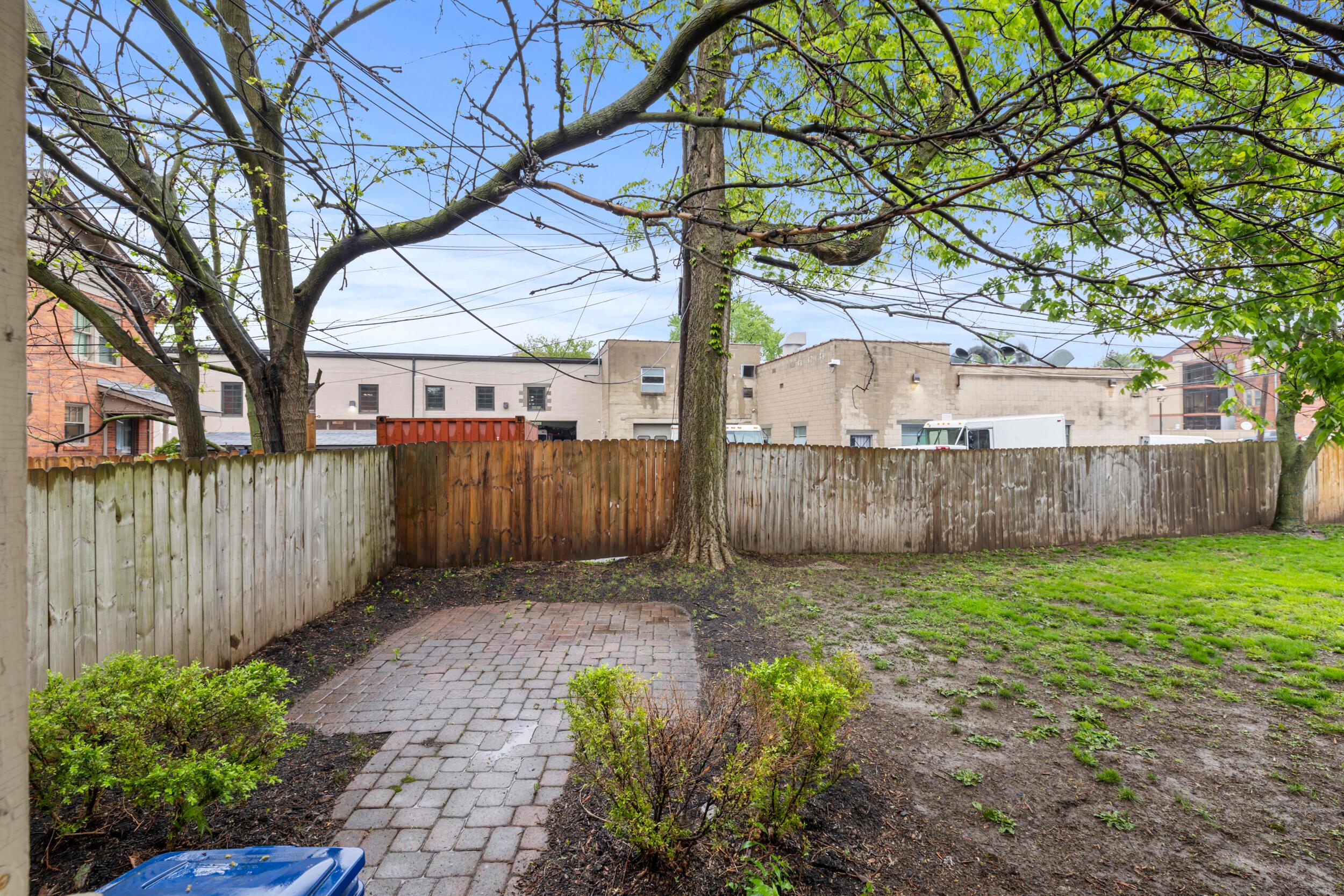 46 W Kossuth Street Property Photo 16