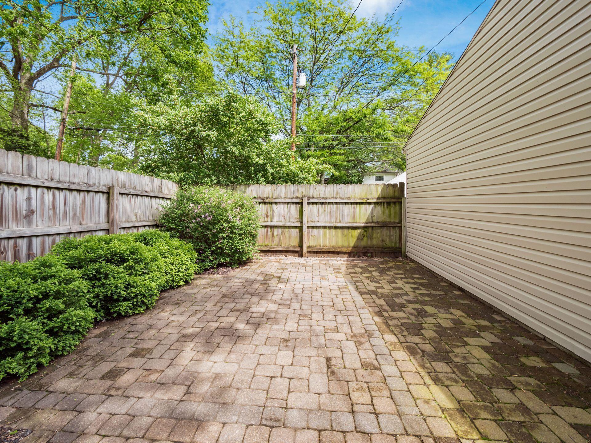 980 Woodhill Drive Property Photo 32