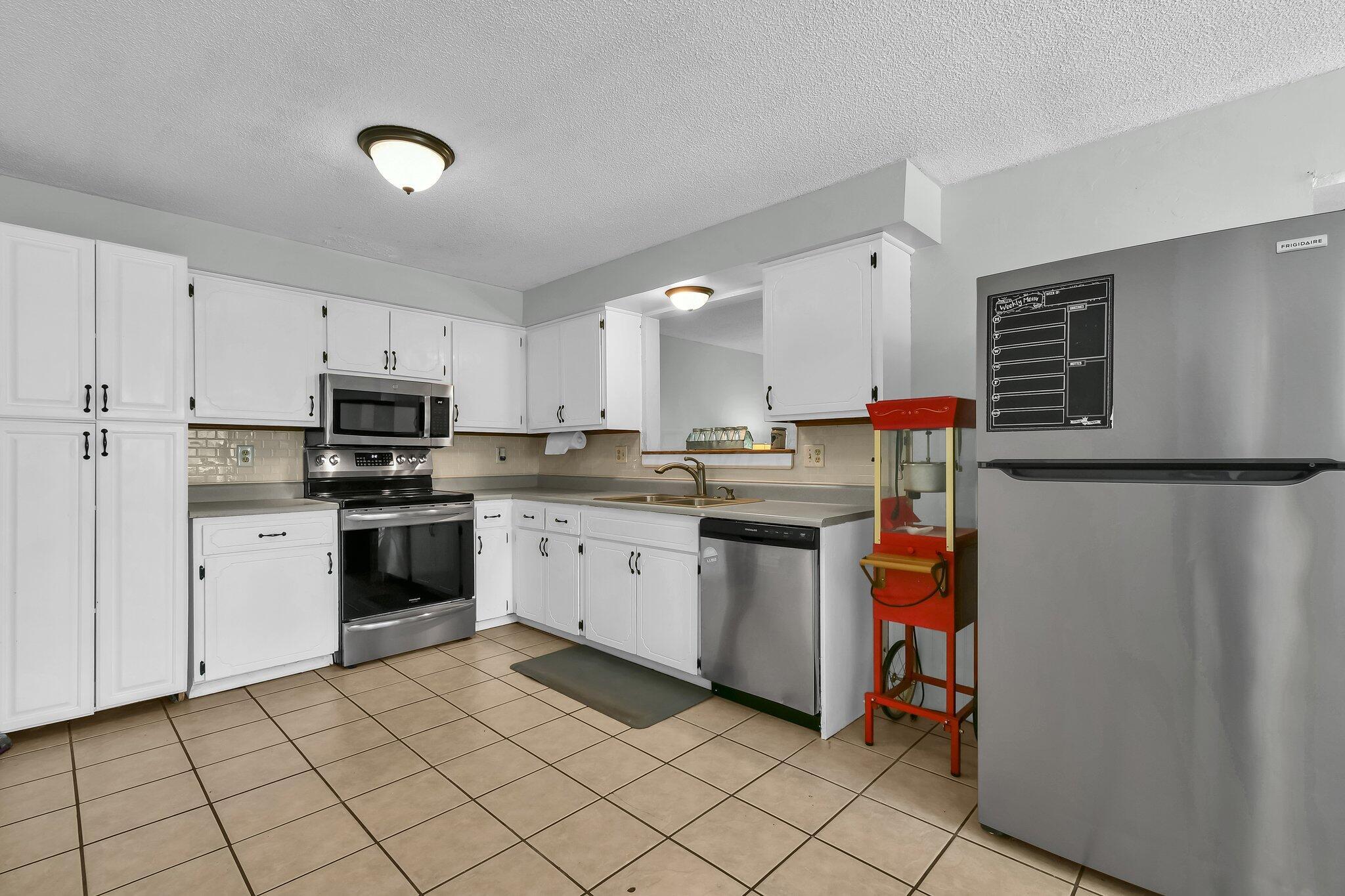 12164 Twincreek Drive Property Photo 9