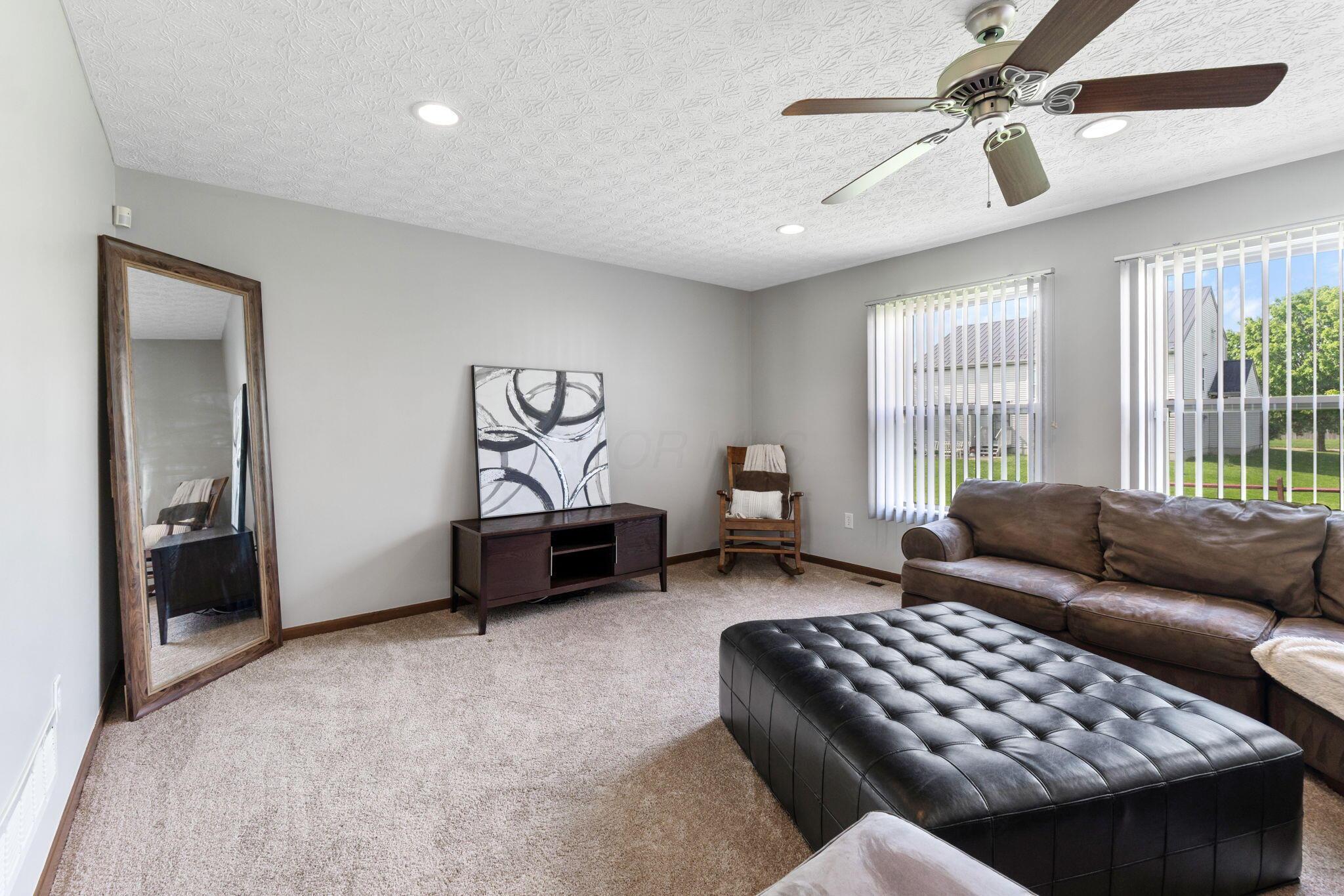 8138 Reynoldswood Drive Property Photo 9