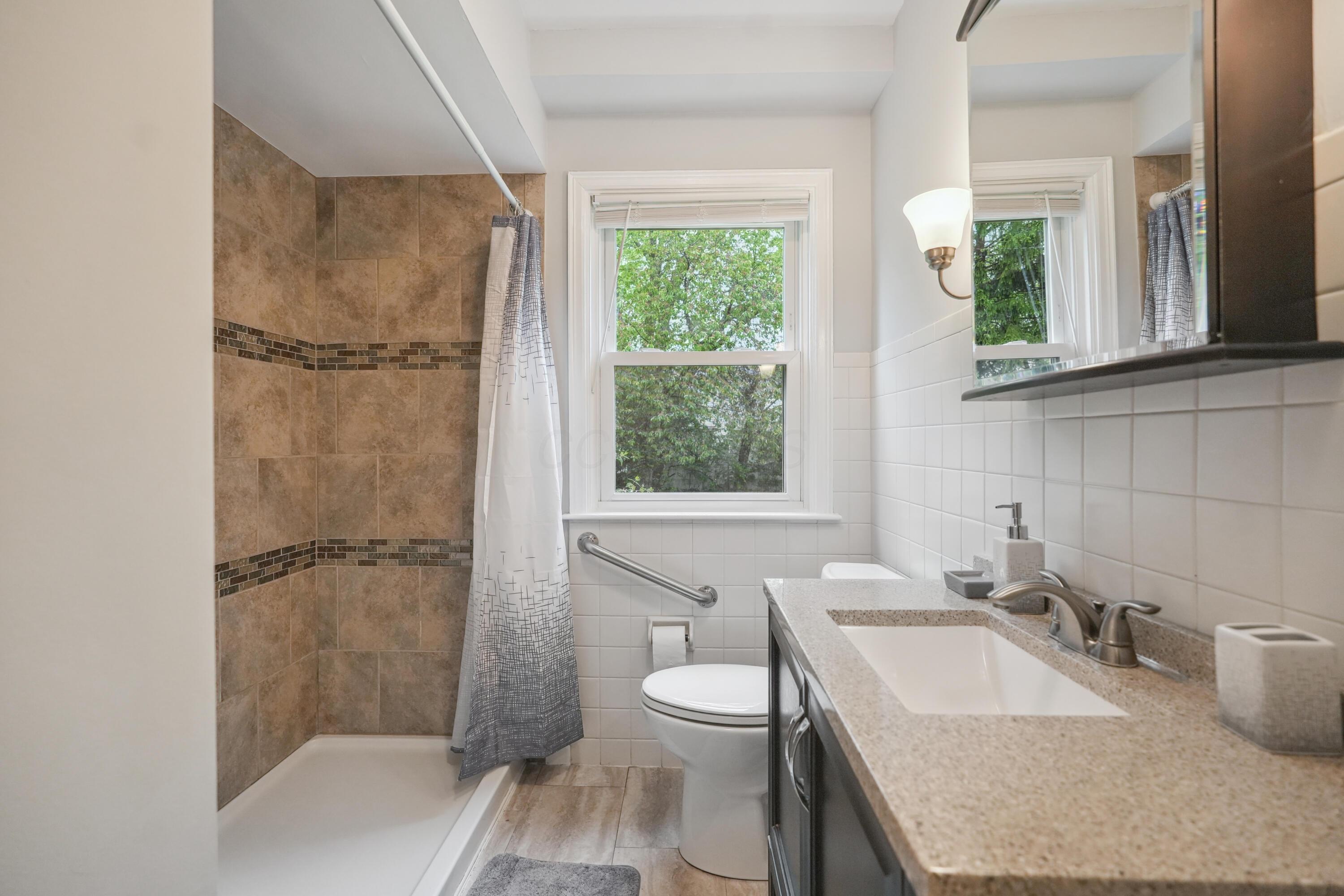 708 Barnard Avenue Property Photo 18