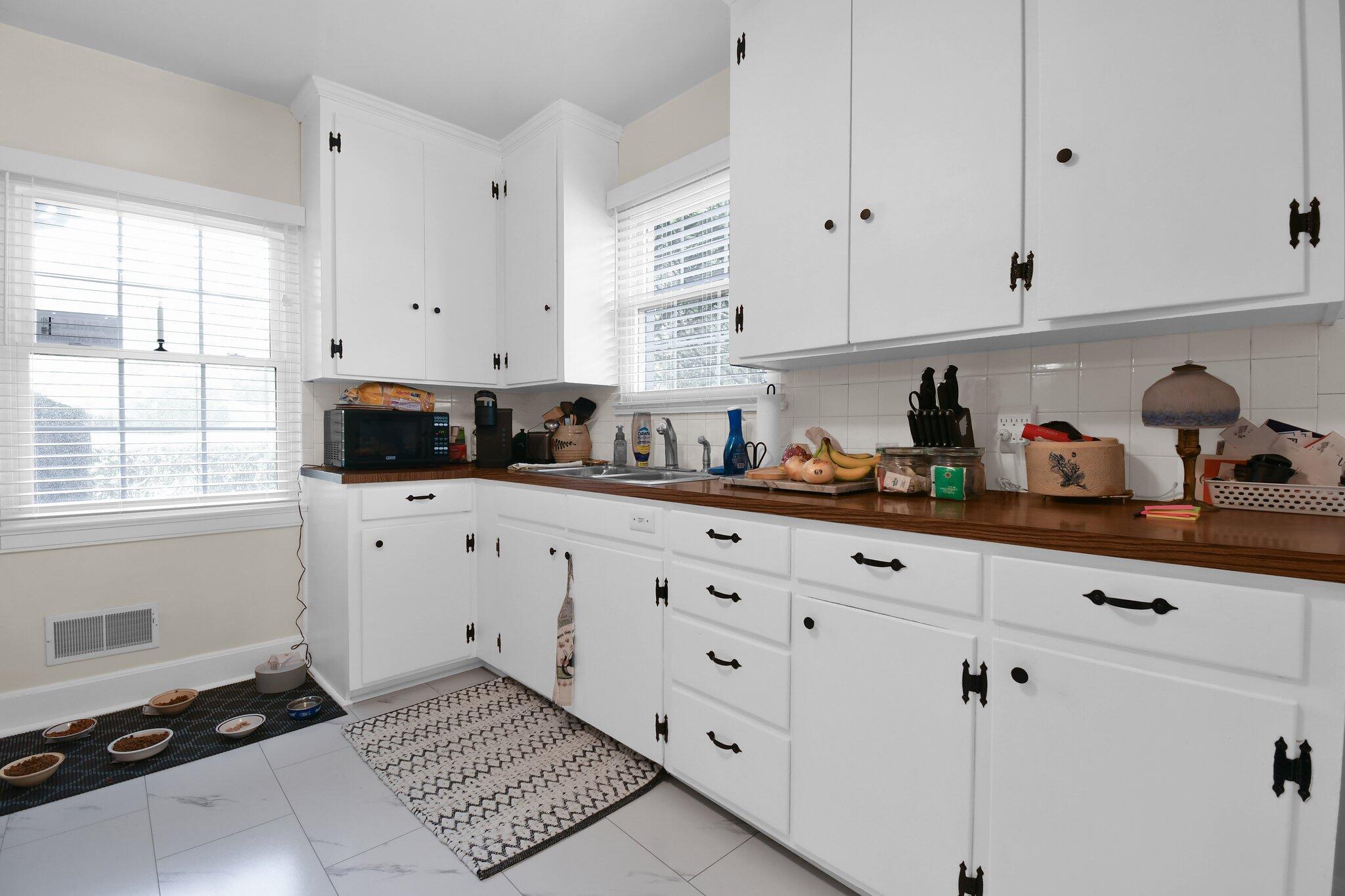 623 Woodhill Road Property Photo 6