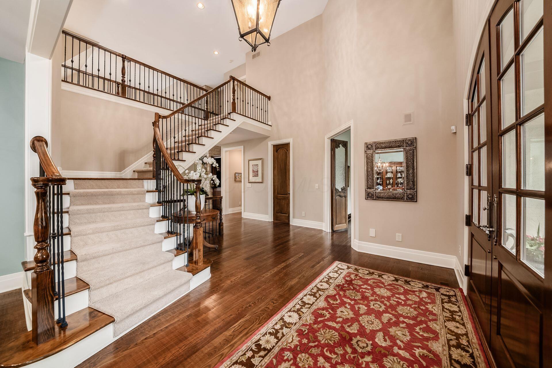 6835 Macneil Drive Property Photo 4