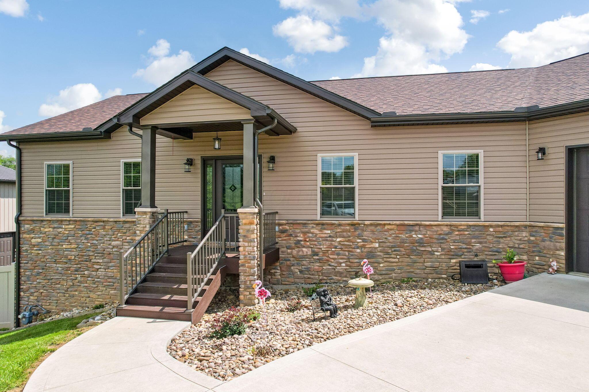 1885 Greenbriar Way Property Photo 2
