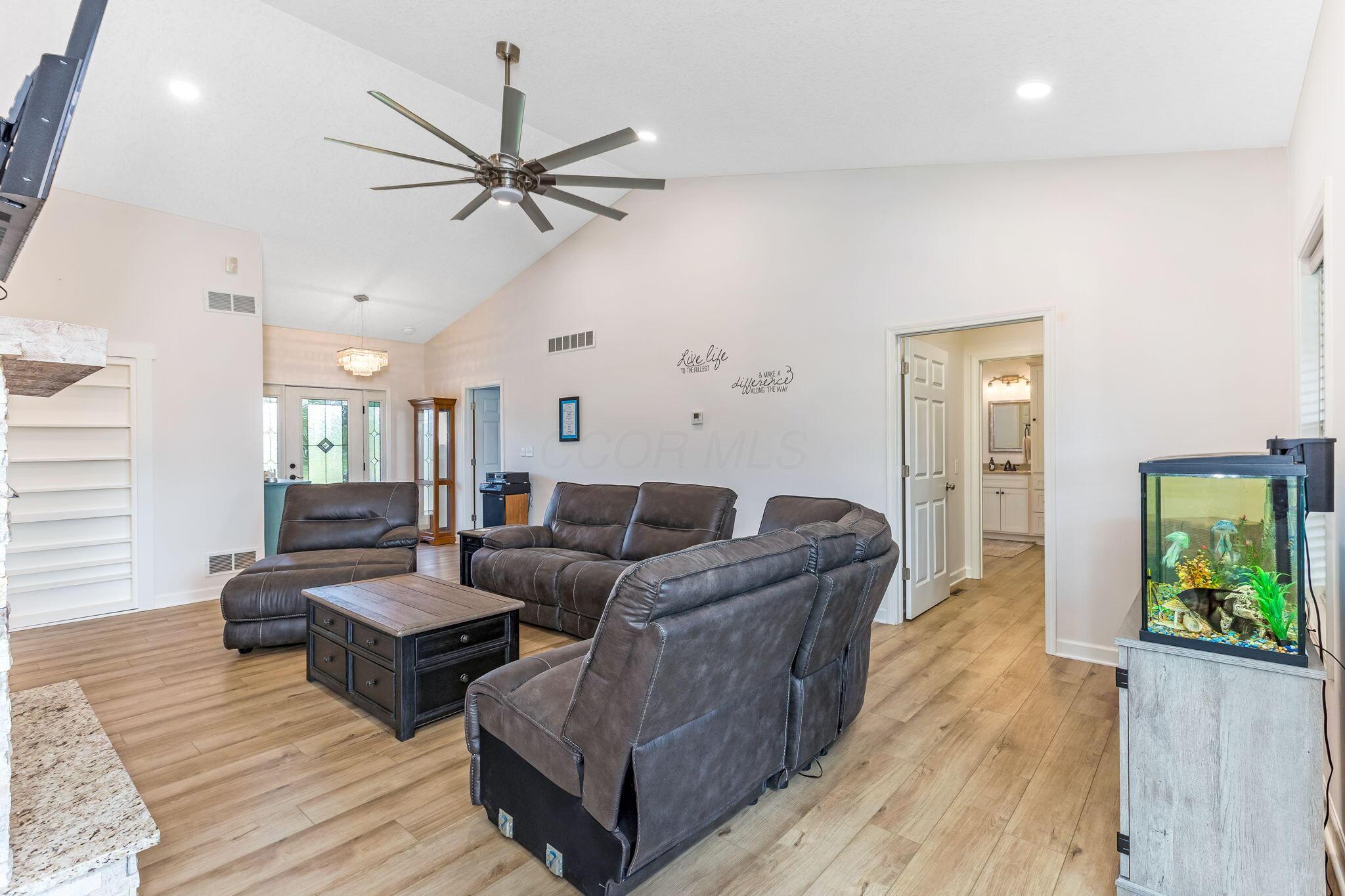 1885 Greenbriar Way Property Photo 5