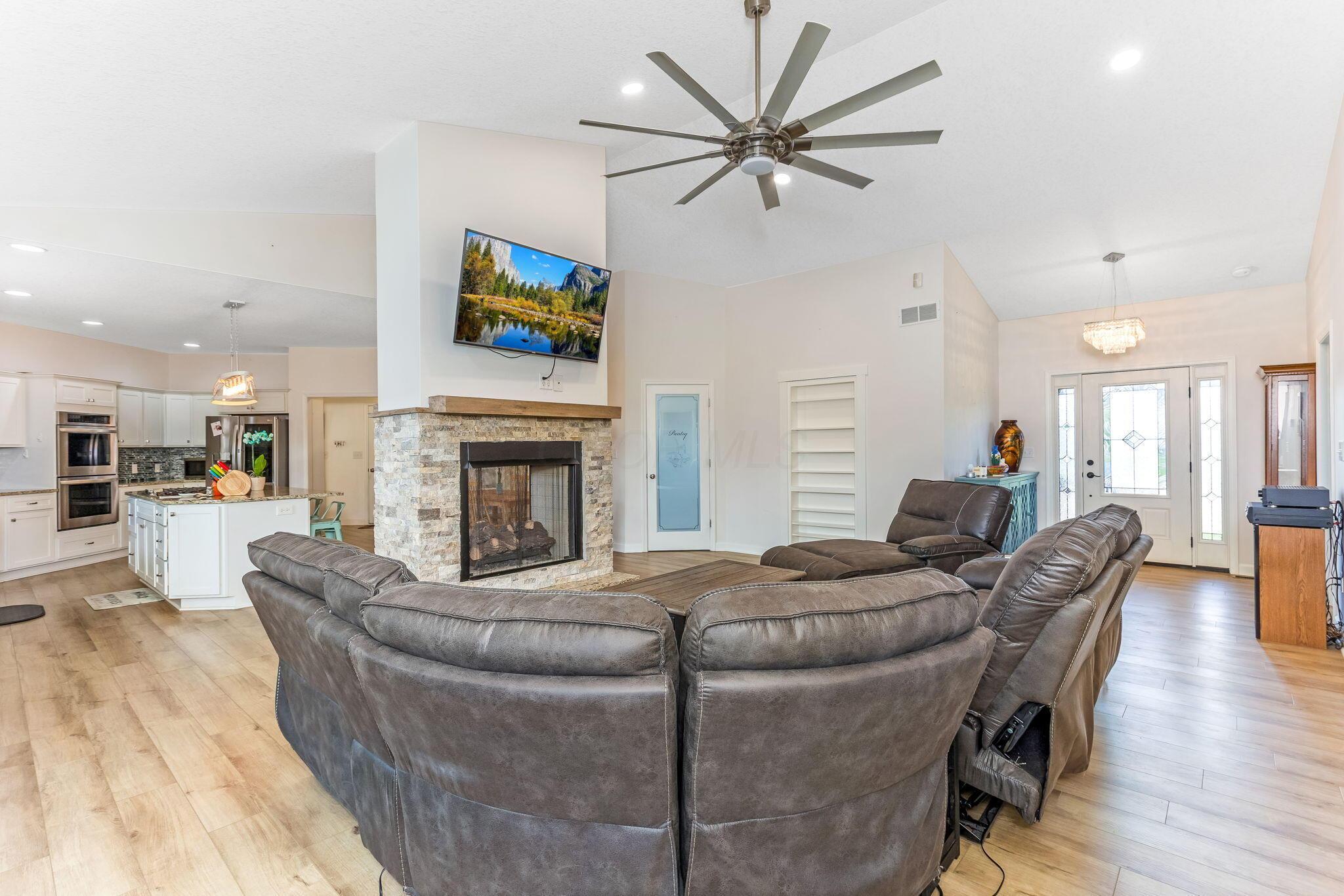 1885 Greenbriar Way Property Photo 6