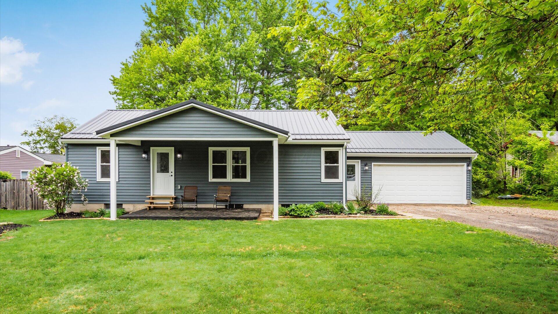 121 Sunset Drive Property Photo 1