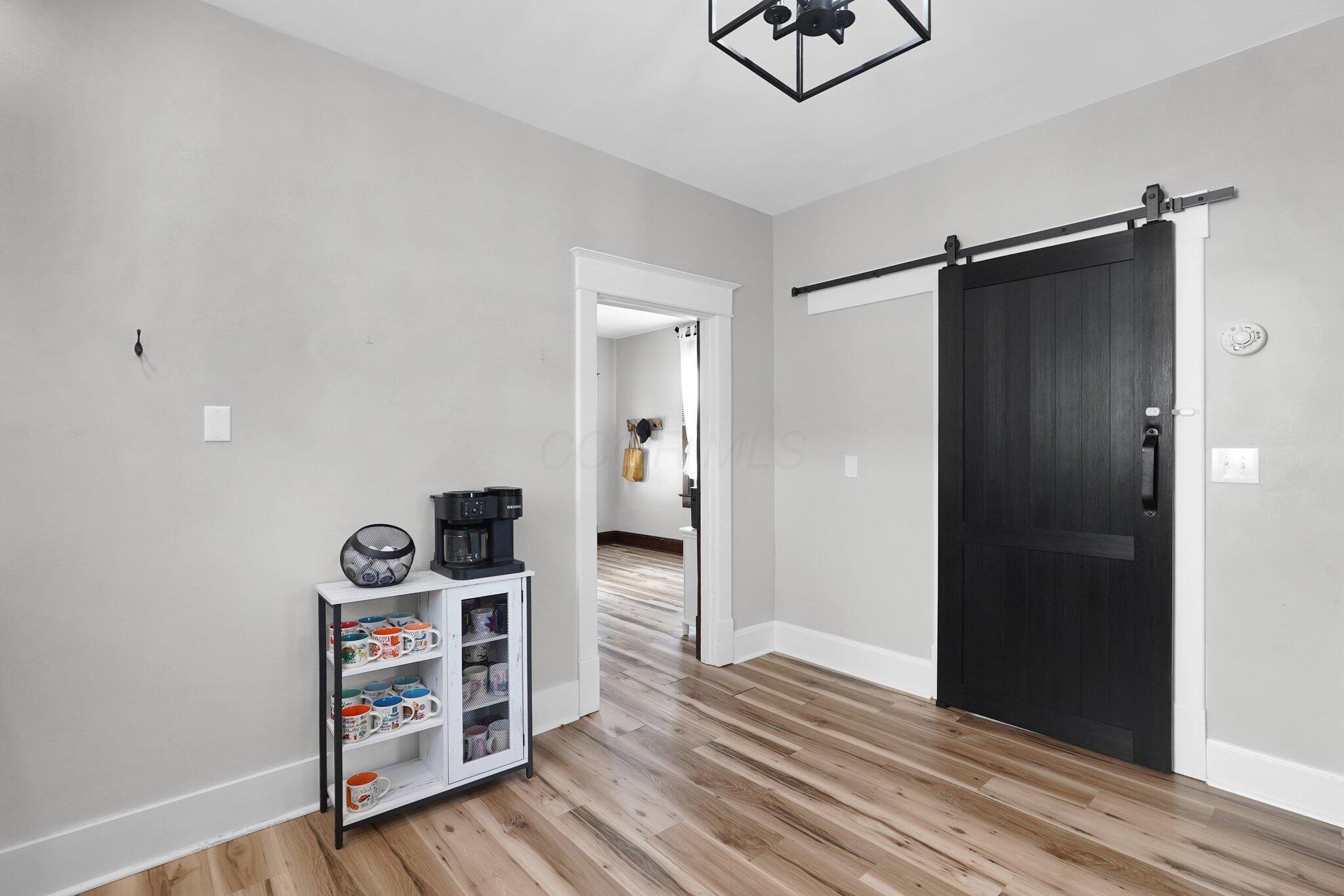 628 E Mulberry Street Property Photo 8