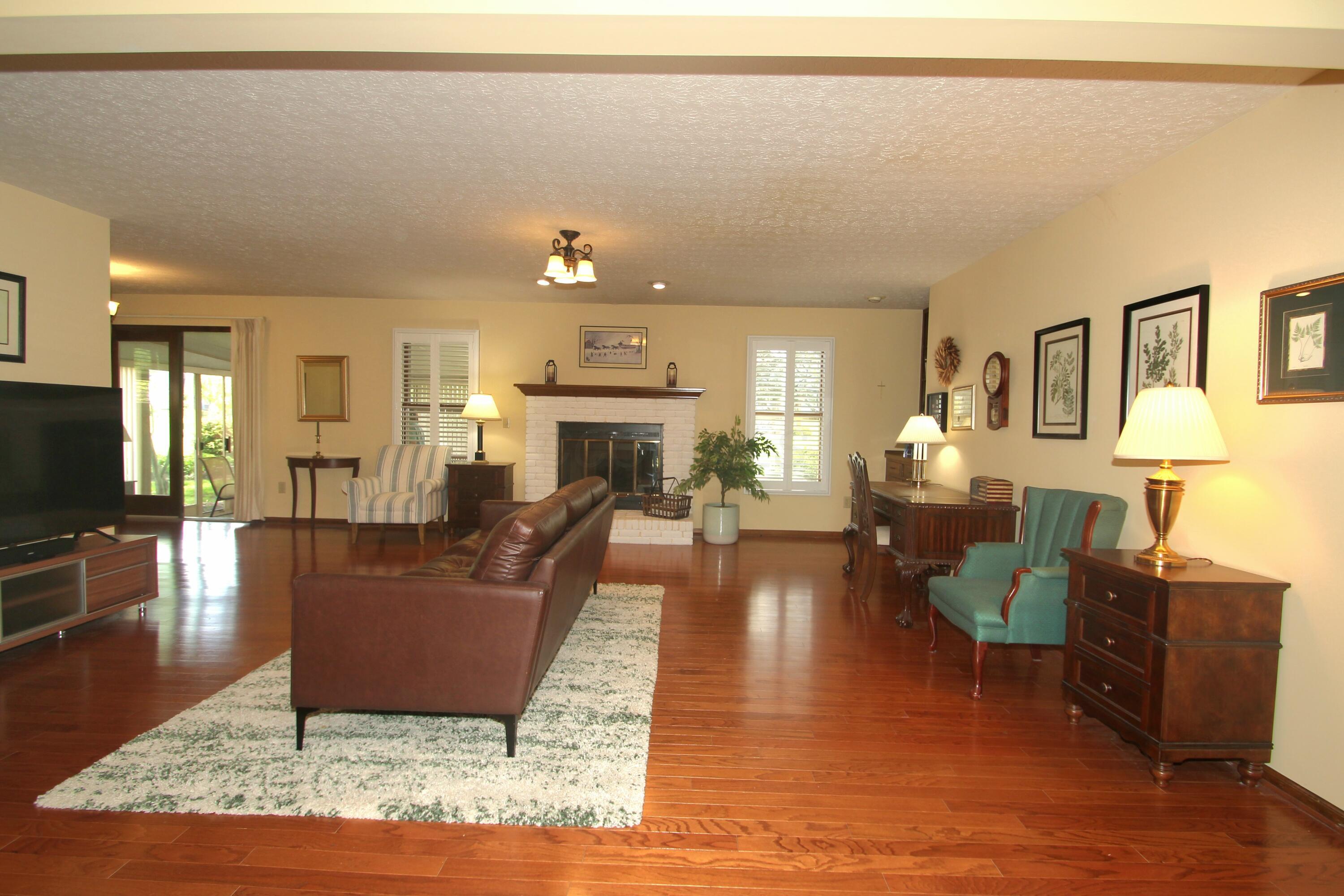 1057 Jobar Court Property Photo 8
