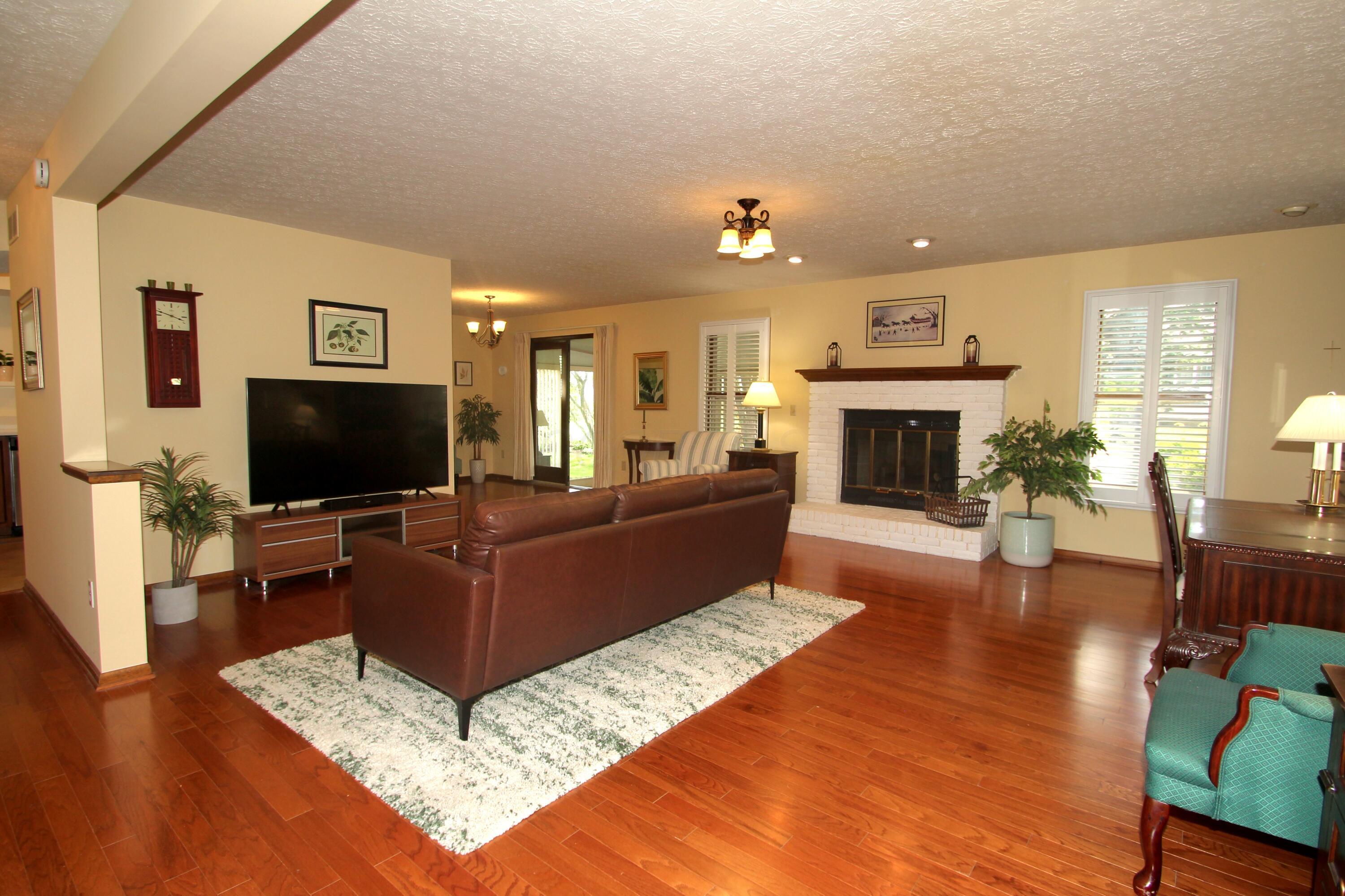 1057 Jobar Court Property Photo 9