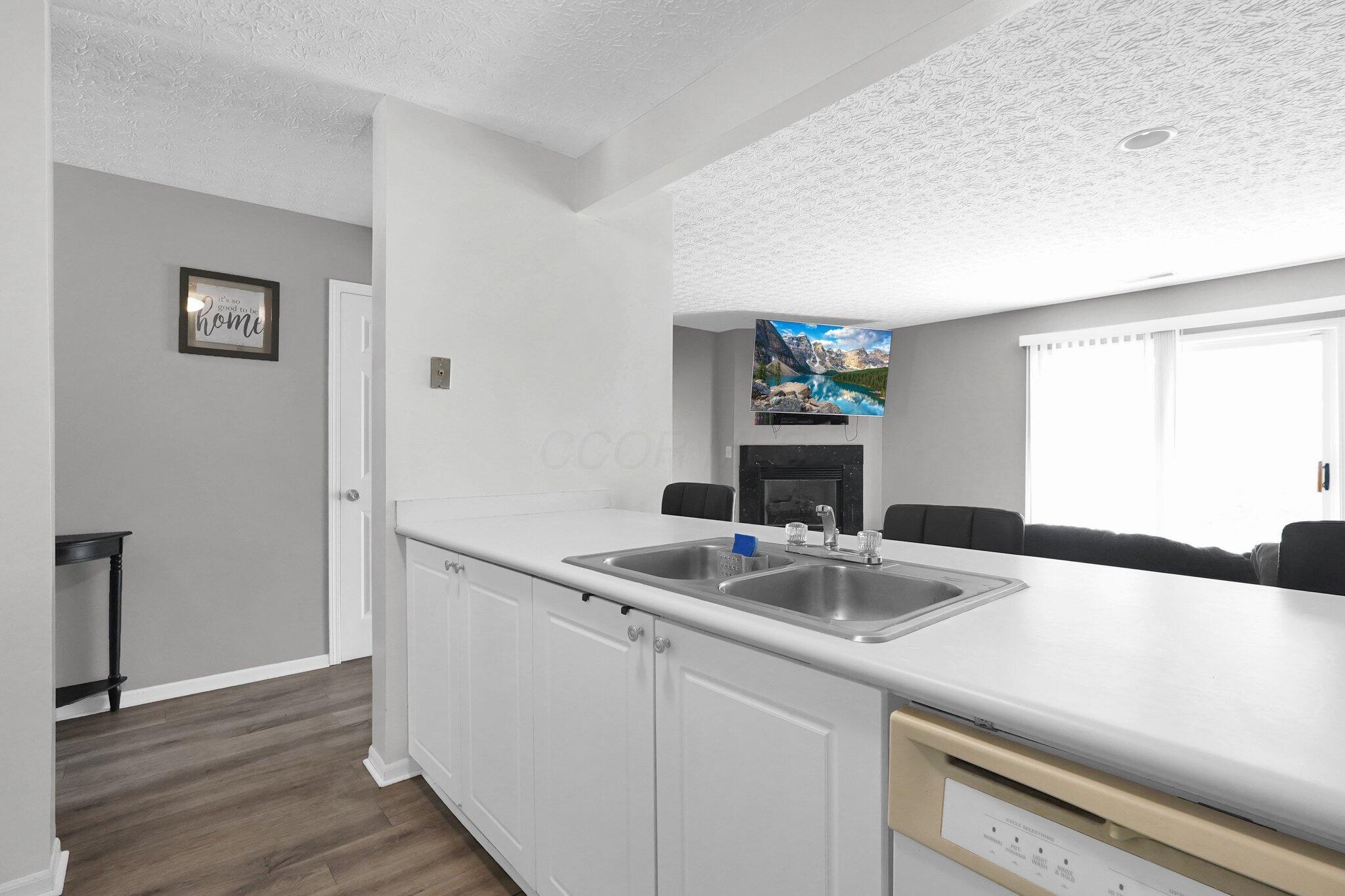4830 Brice Pond Drive, 1a Property Photo 5