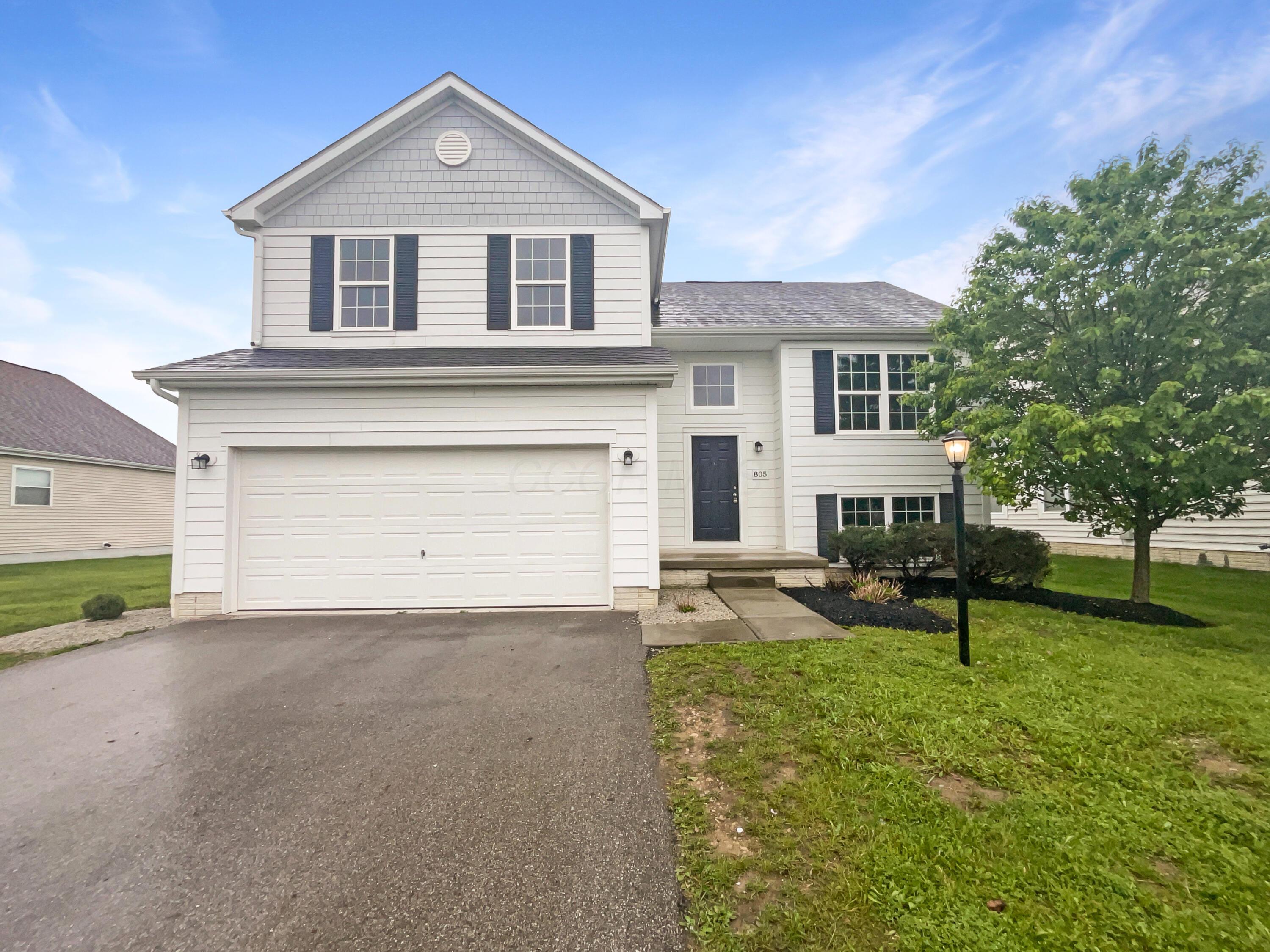 805 Zeller Drive Property Photo 1
