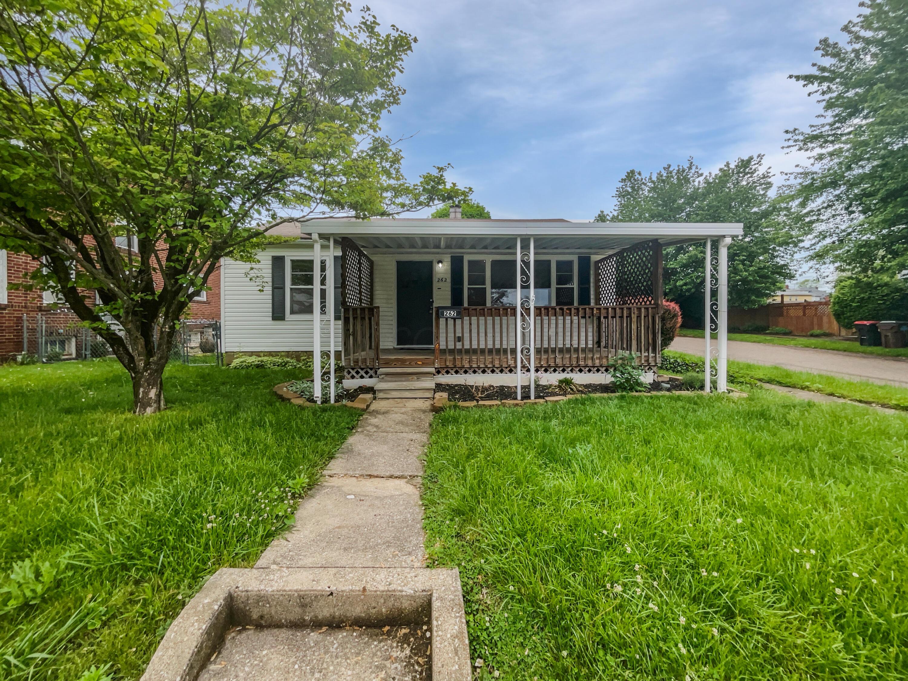 262 Robbins Drive Property Photo 1