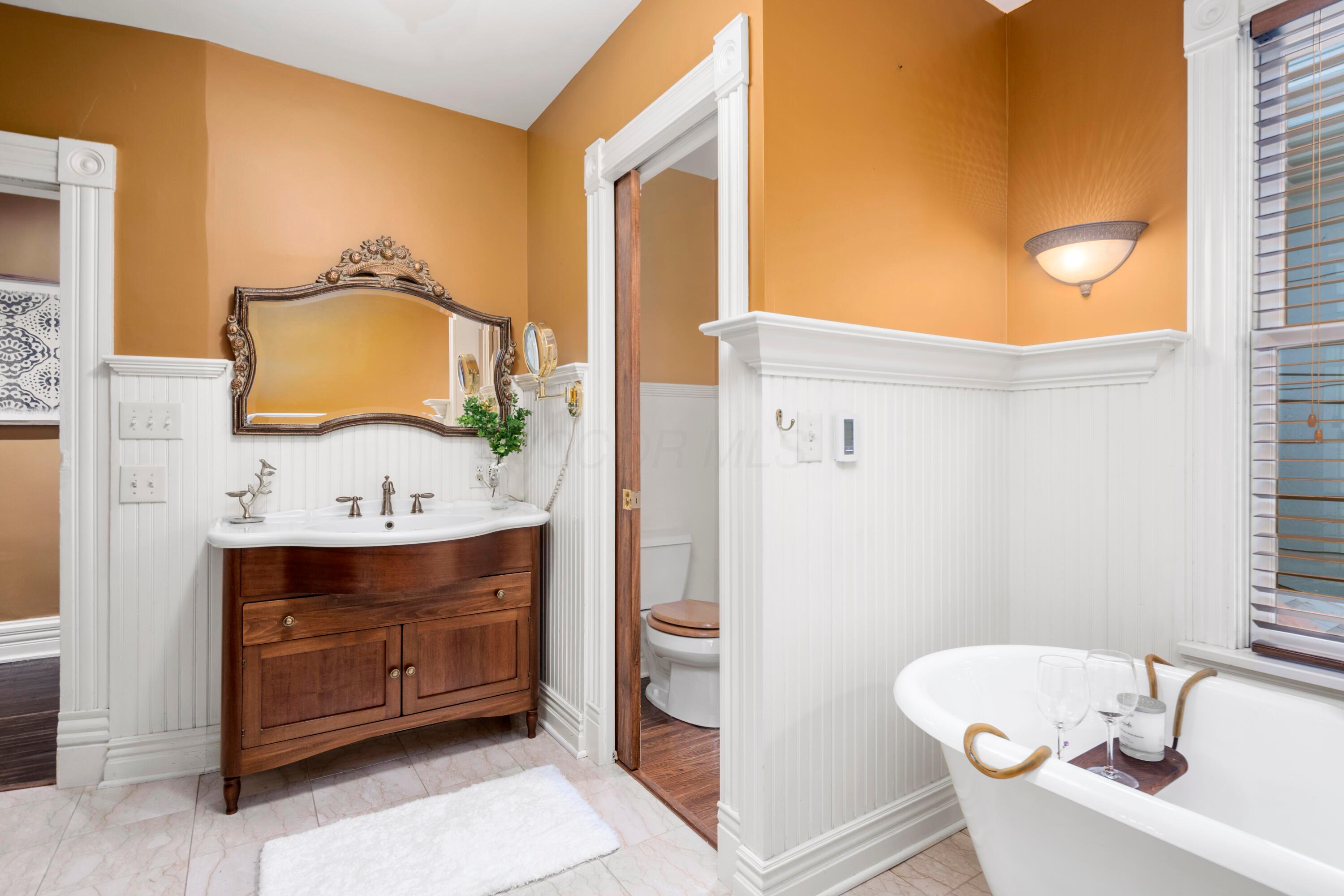 1042 Neil Avenue Property Photo 56