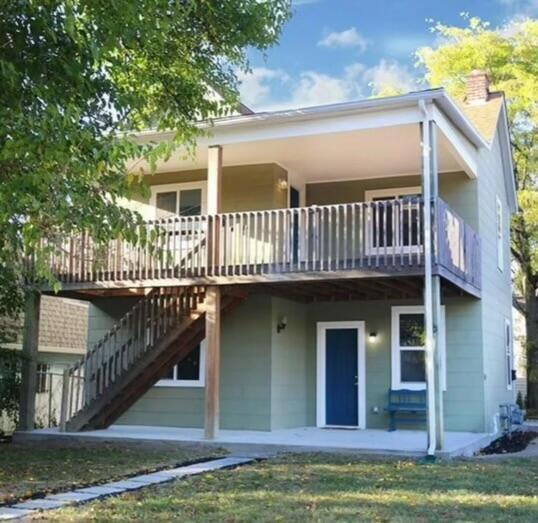 220 E Tompkins Street Property Photo