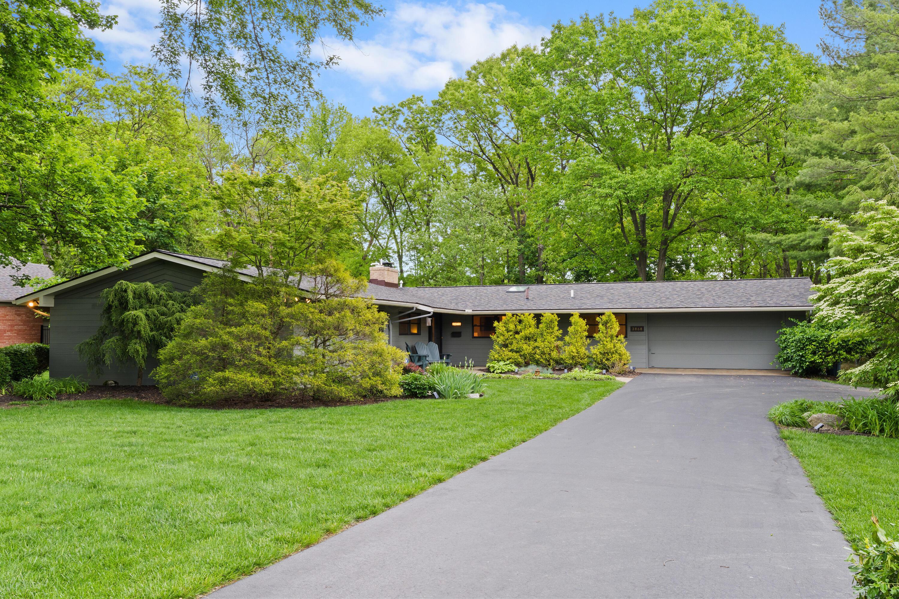 3868 Hillview Drive Property Photo 1
