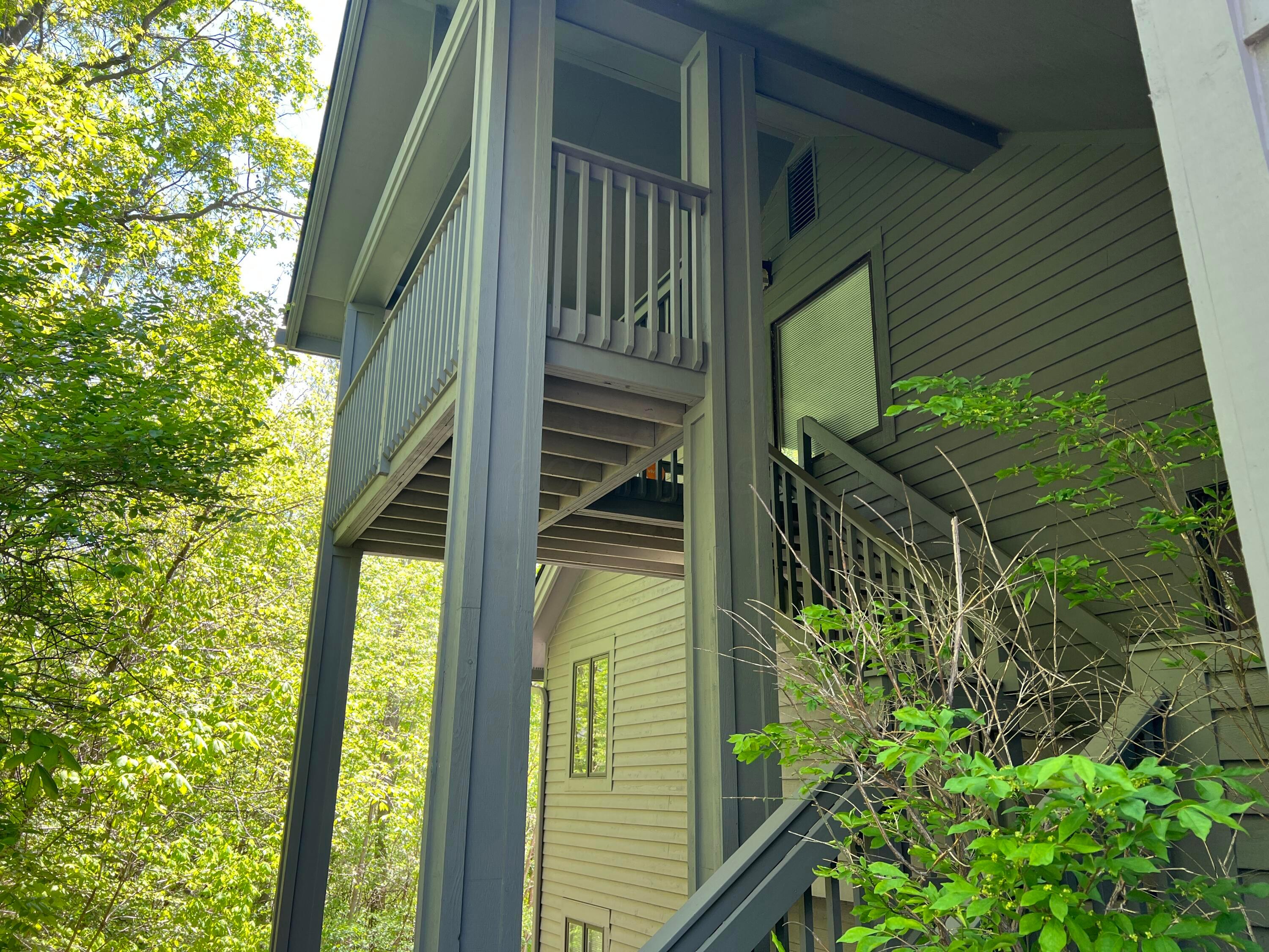 830 E Johnstown Road Property Photo 3