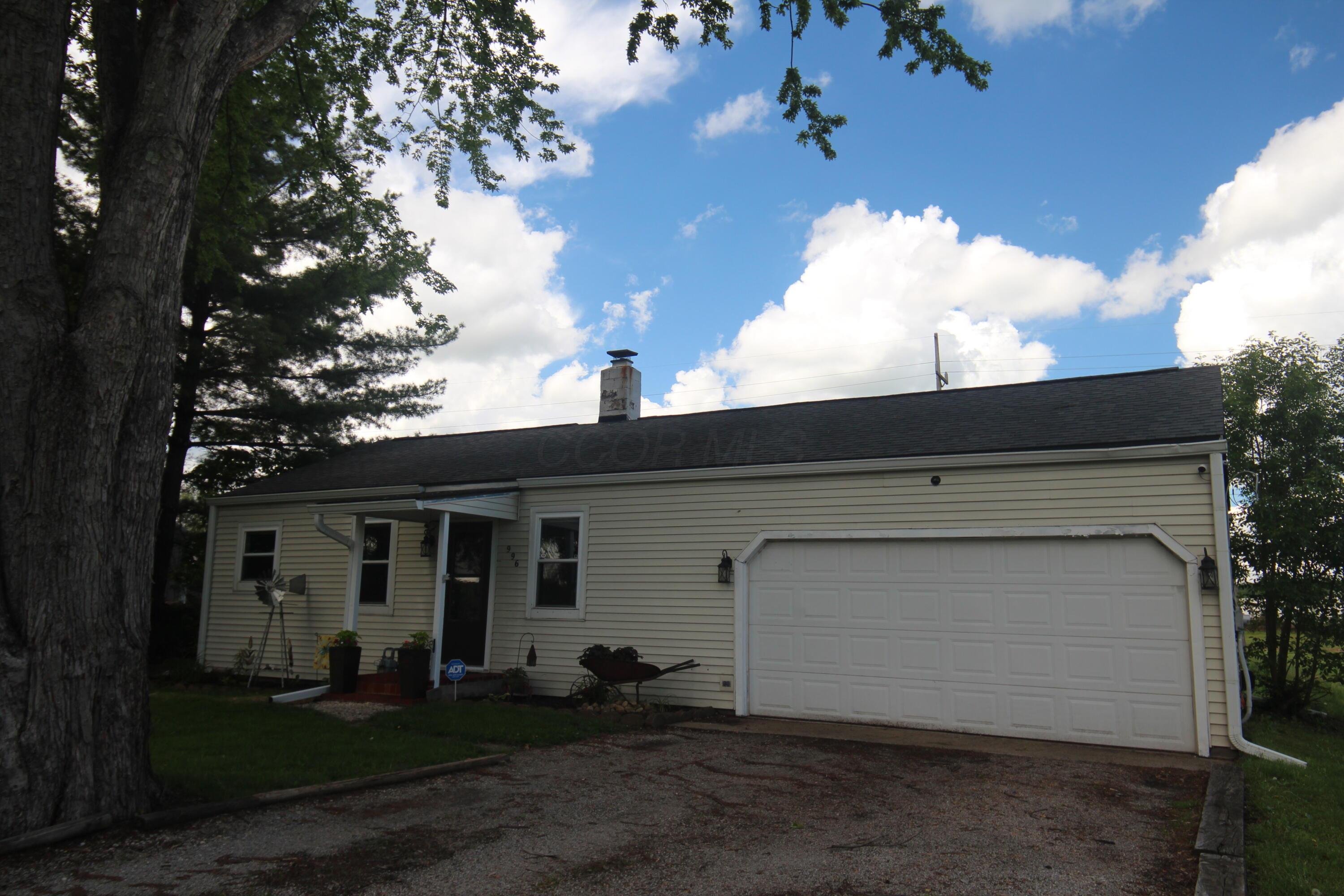 996 Irving Wick Drive W Property Photo 1