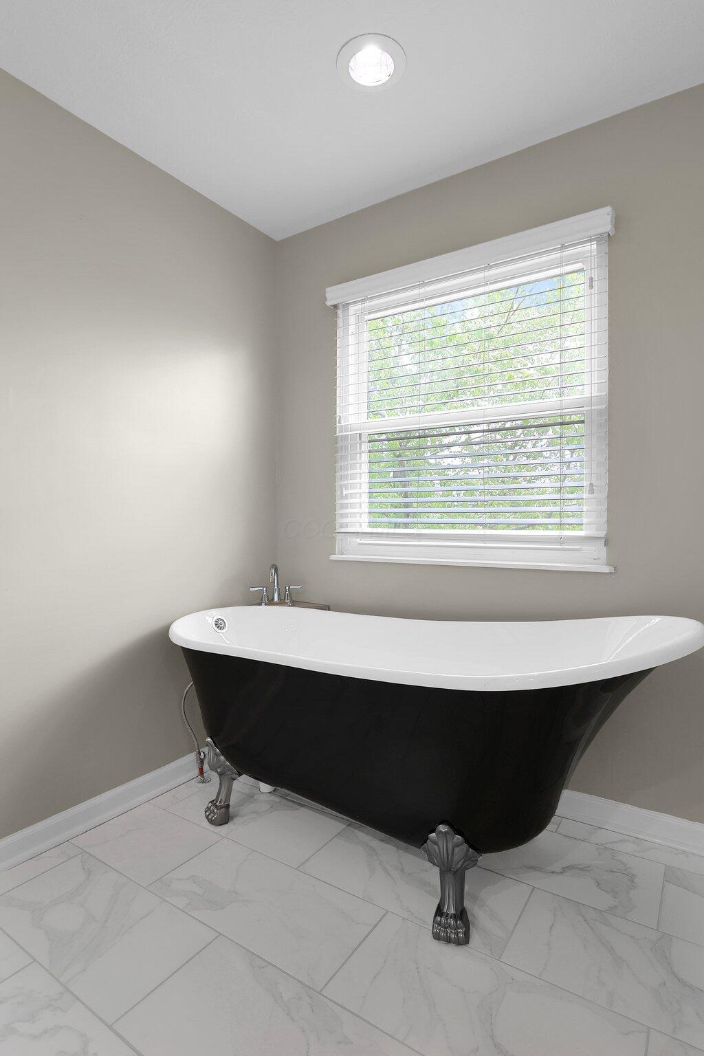 210 Carson Court Property Photo 21