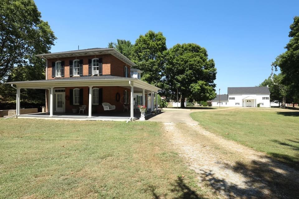955 Lincoln Avenue Property Photo 1