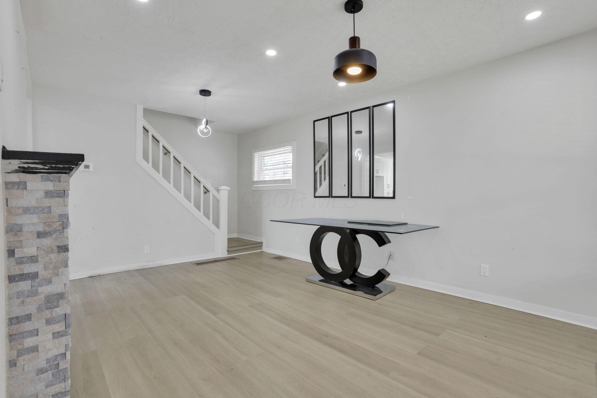 841 Saint Clair Avenue Property Photo 8