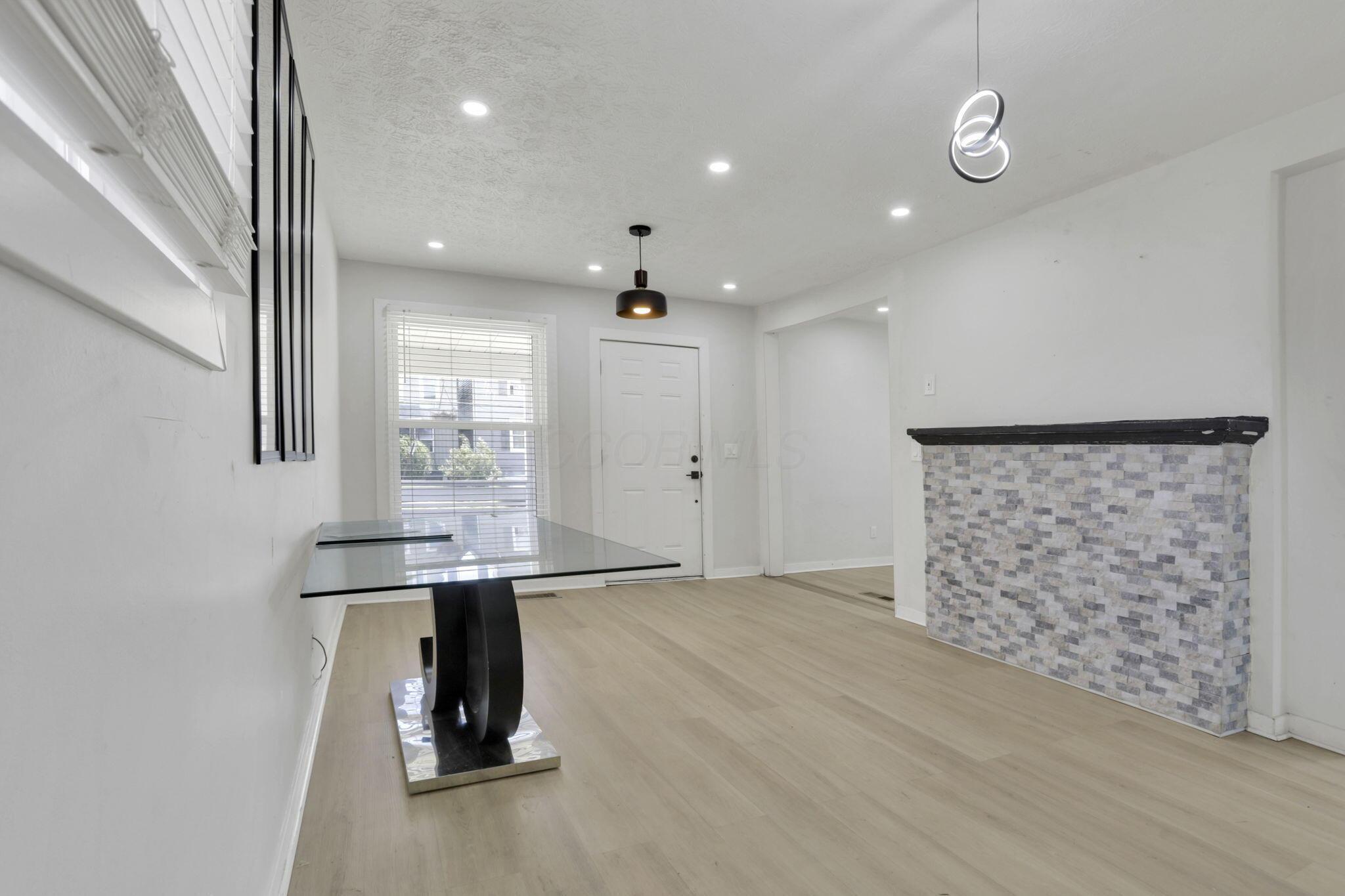 841 Saint Clair Avenue Property Photo 10