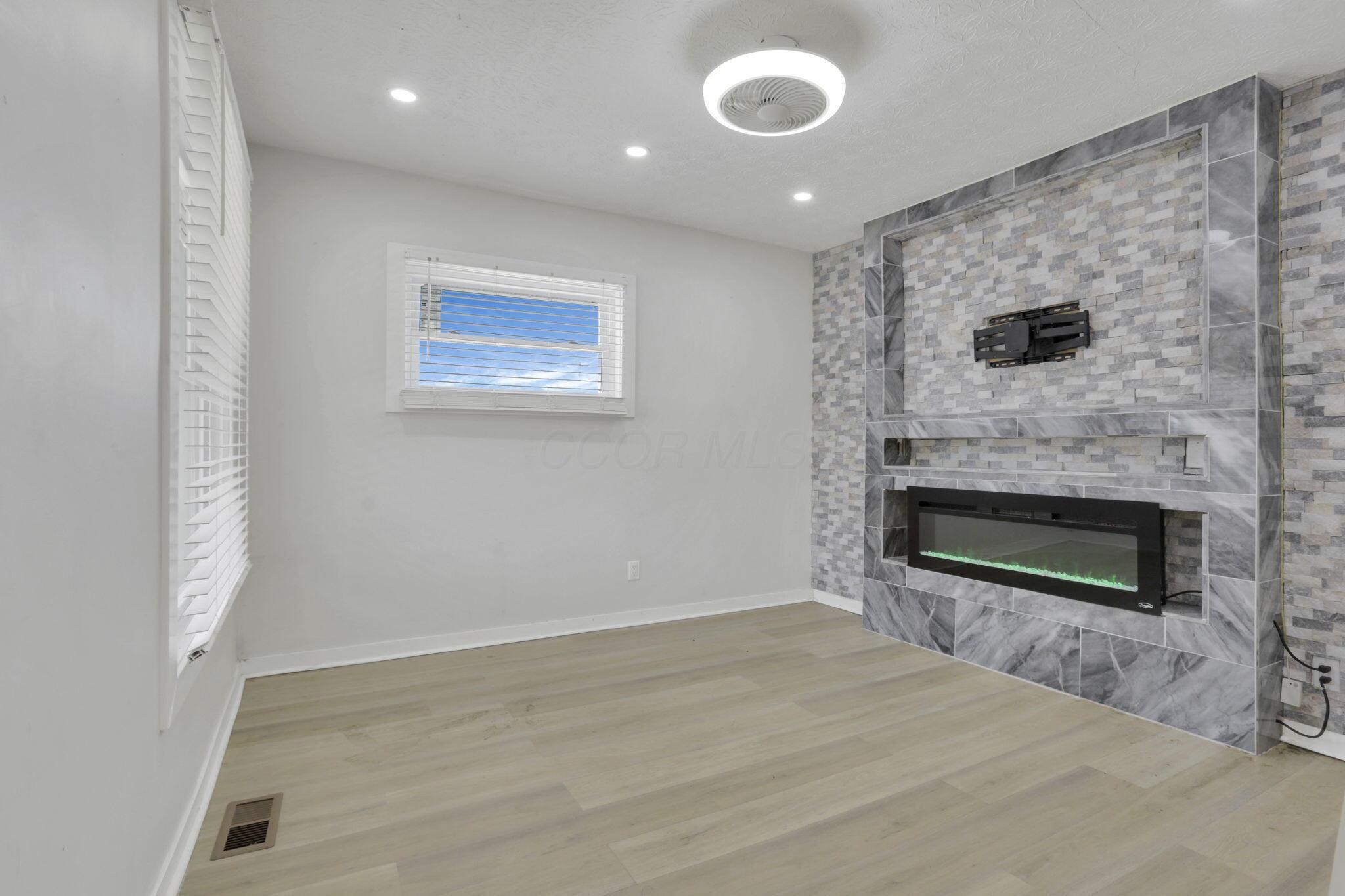 841 Saint Clair Avenue Property Photo 12