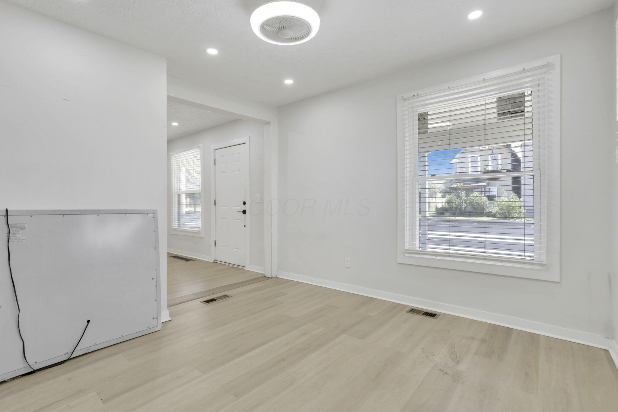 841 Saint Clair Avenue Property Photo 14