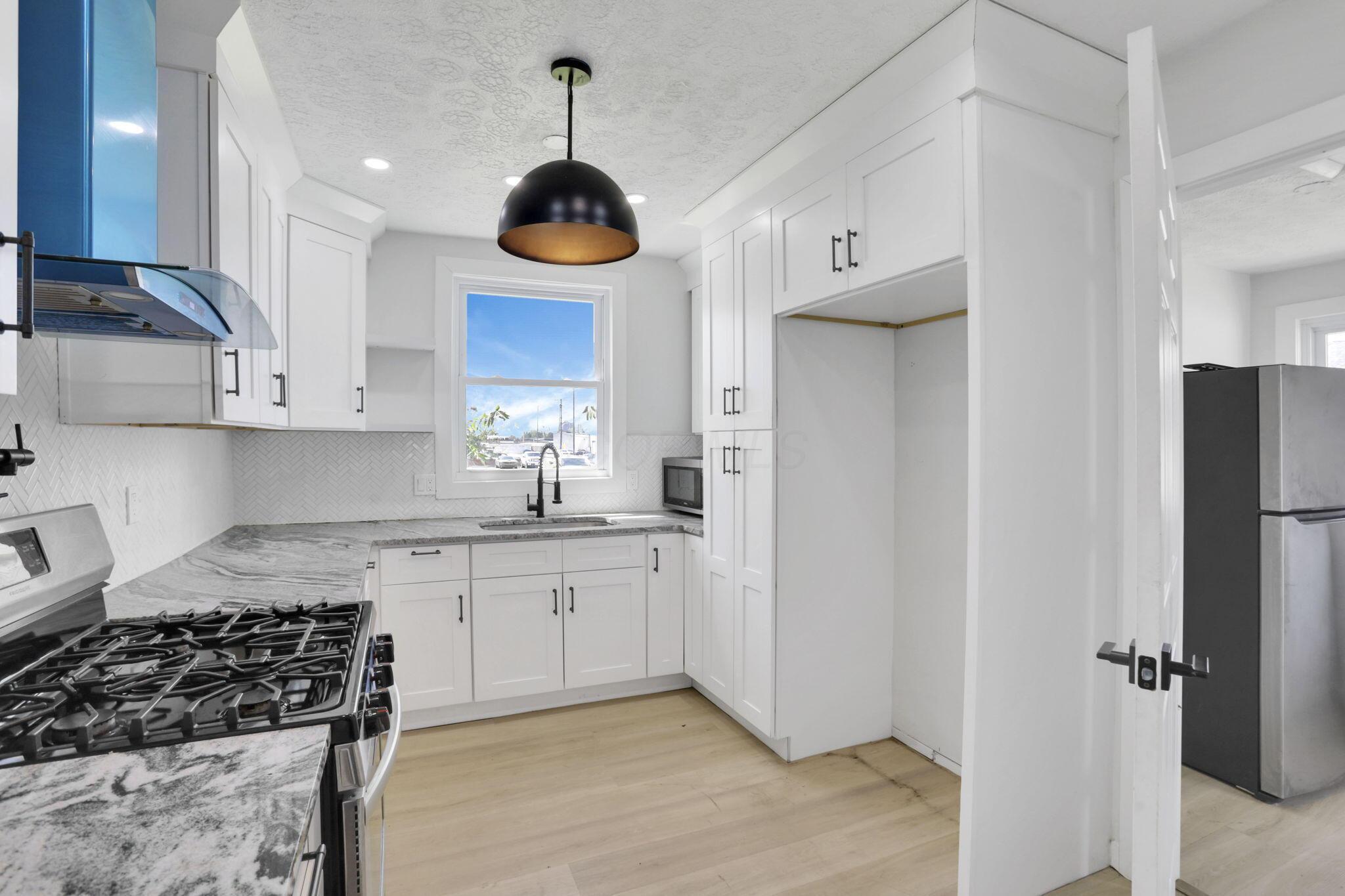 841 Saint Clair Avenue Property Photo 16