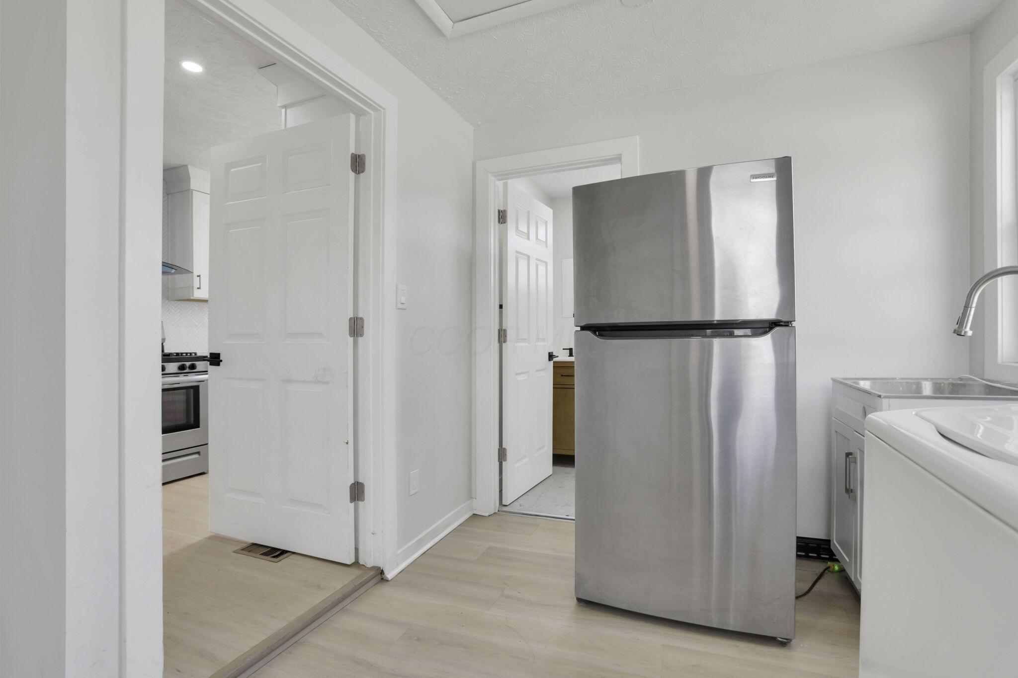 841 Saint Clair Avenue Property Photo 26