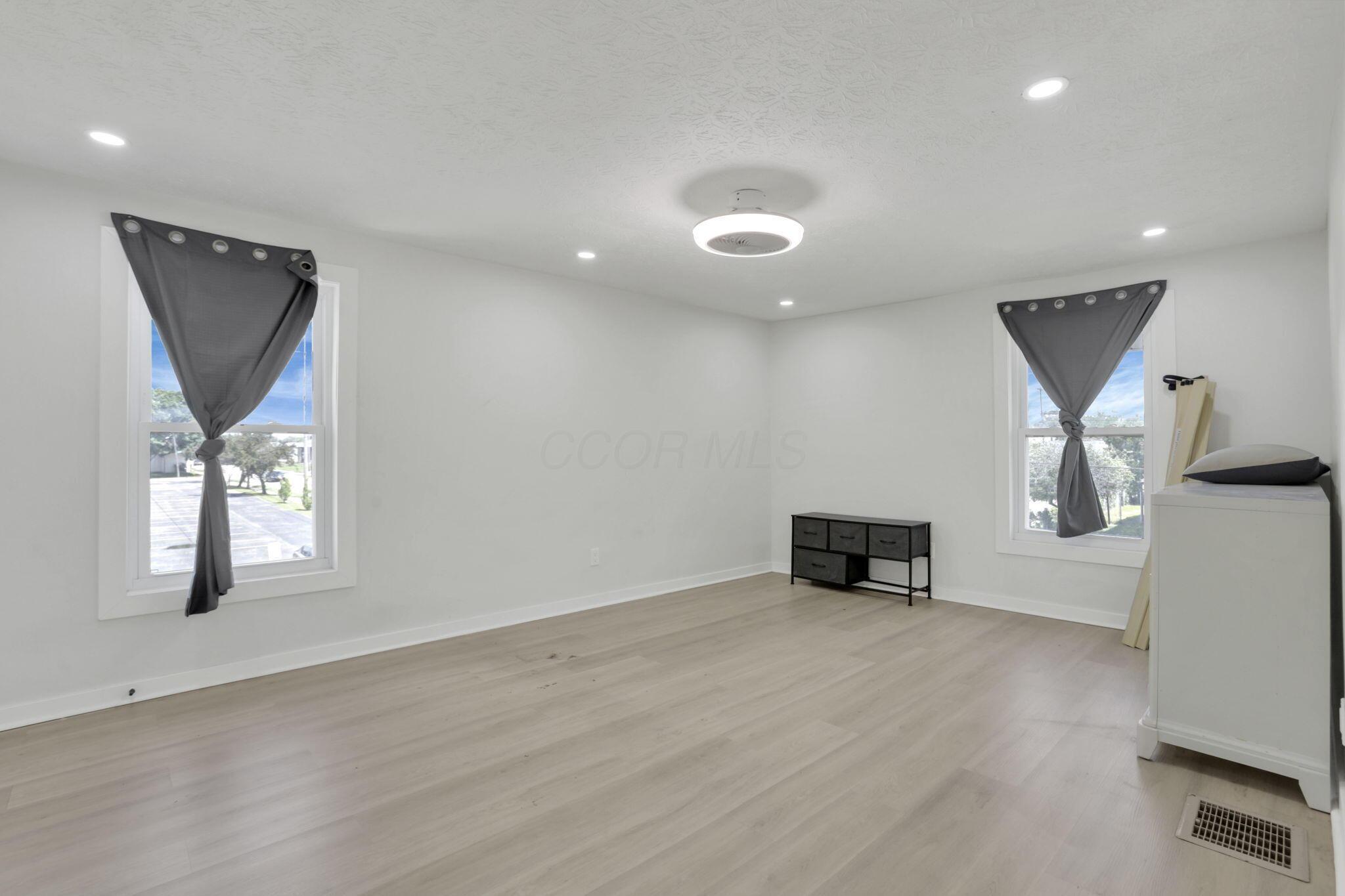 841 Saint Clair Avenue Property Photo 31