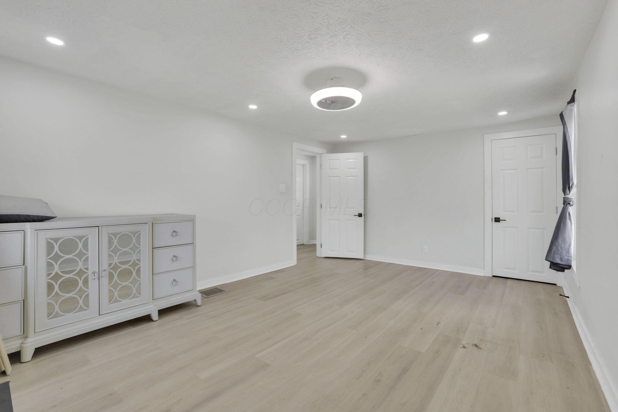 841 Saint Clair Avenue Property Photo 32