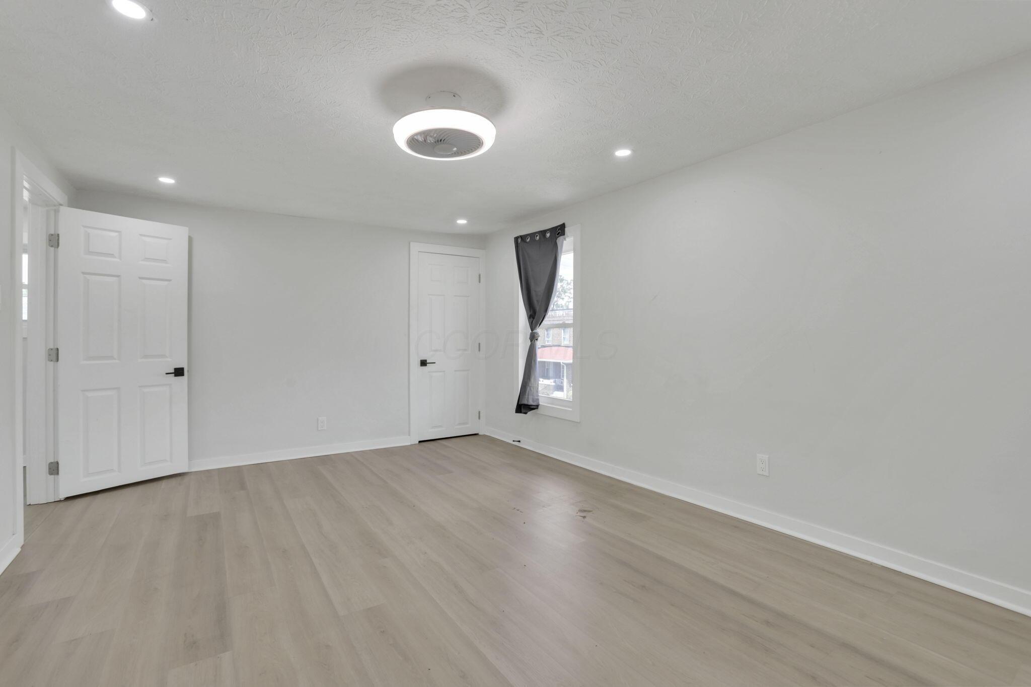 841 Saint Clair Avenue Property Photo 33