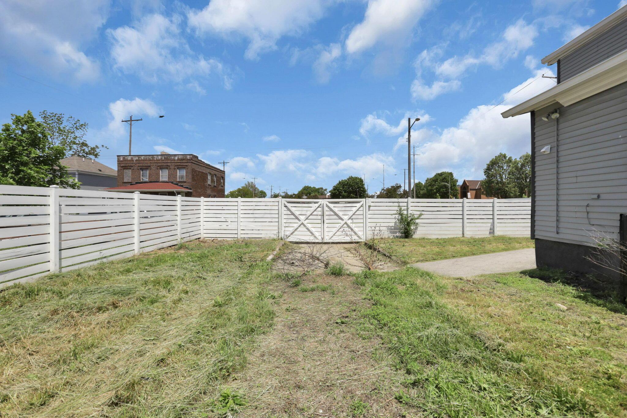 841 Saint Clair Avenue Property Photo 43