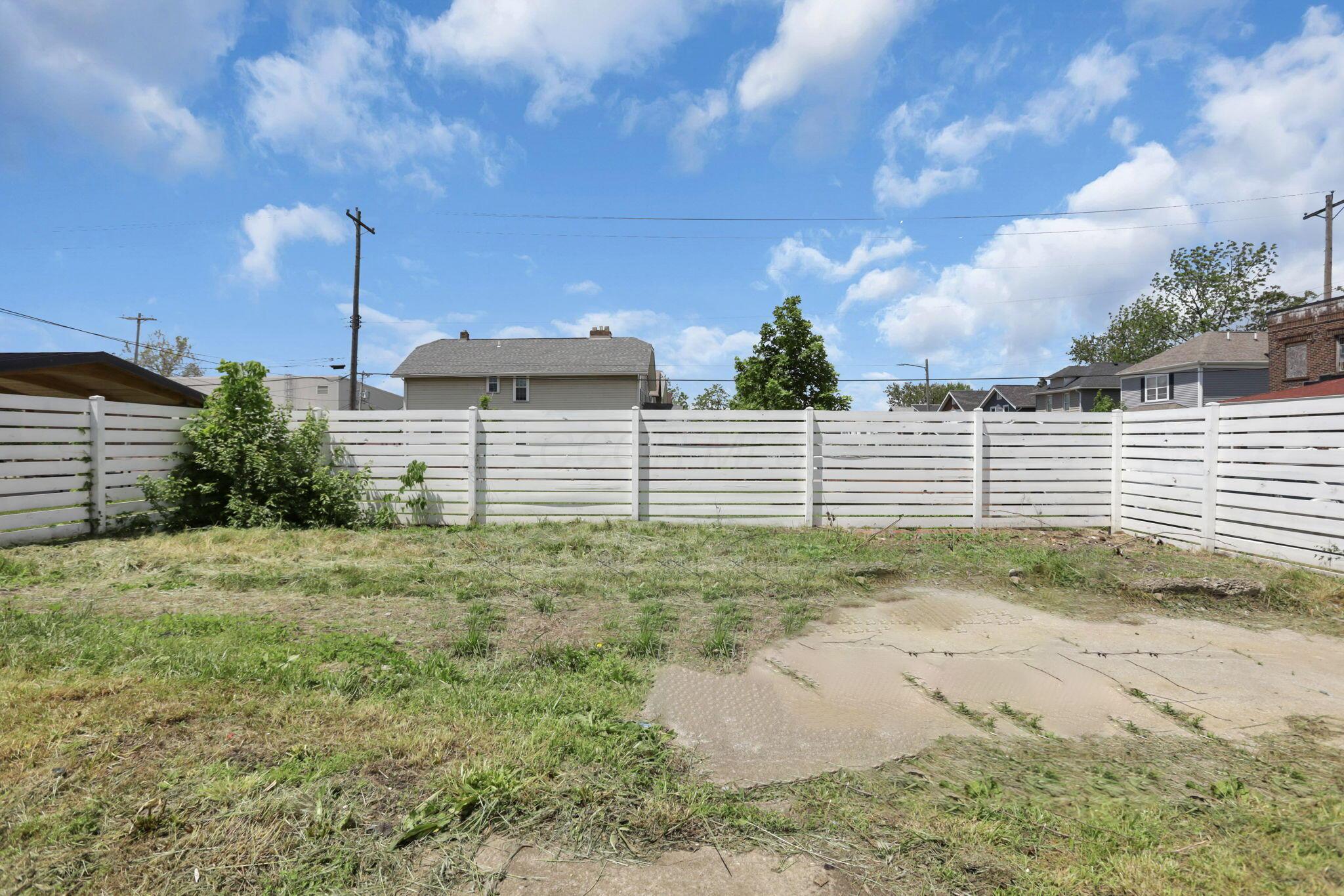 841 Saint Clair Avenue Property Photo 44