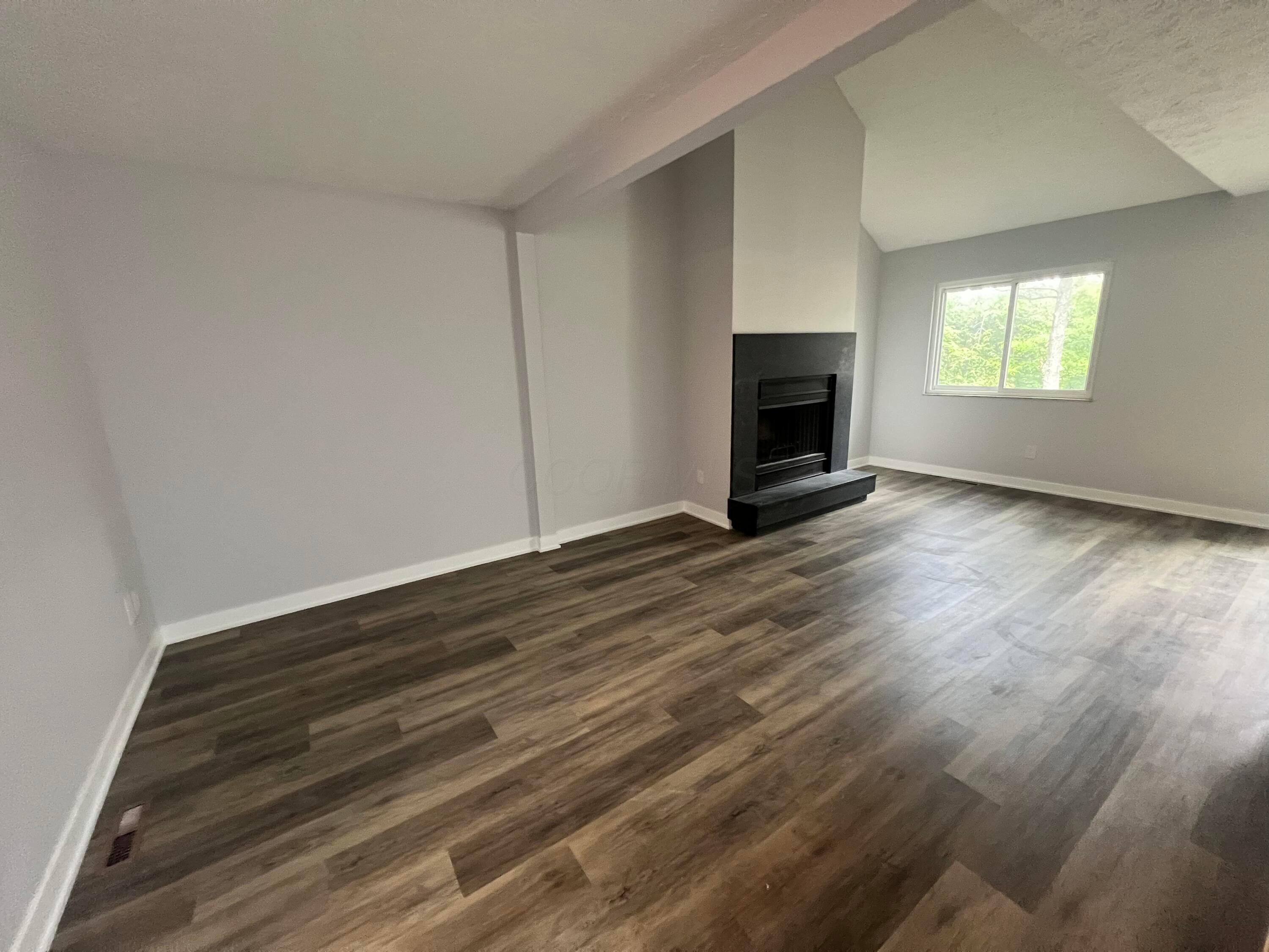 139 Corbins Mill Drive Property Photo 3