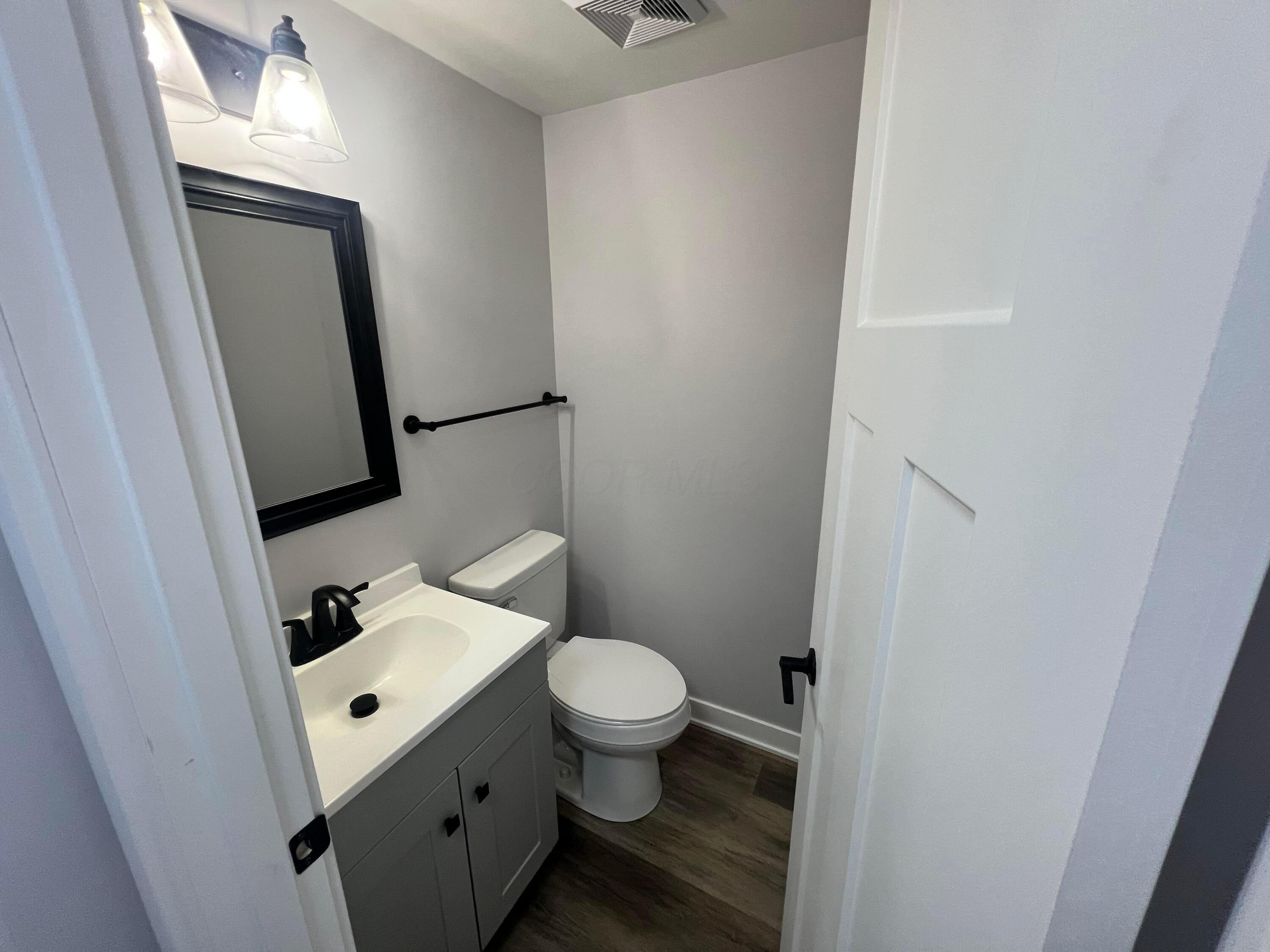 139 Corbins Mill Drive Property Photo 7