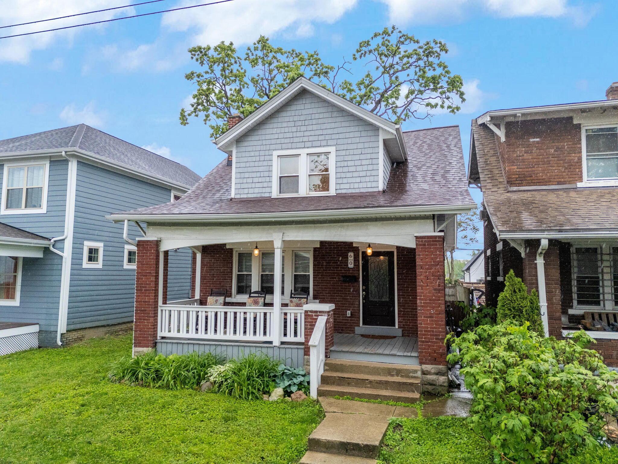 60 N Oakley Avenue Property Photo 1