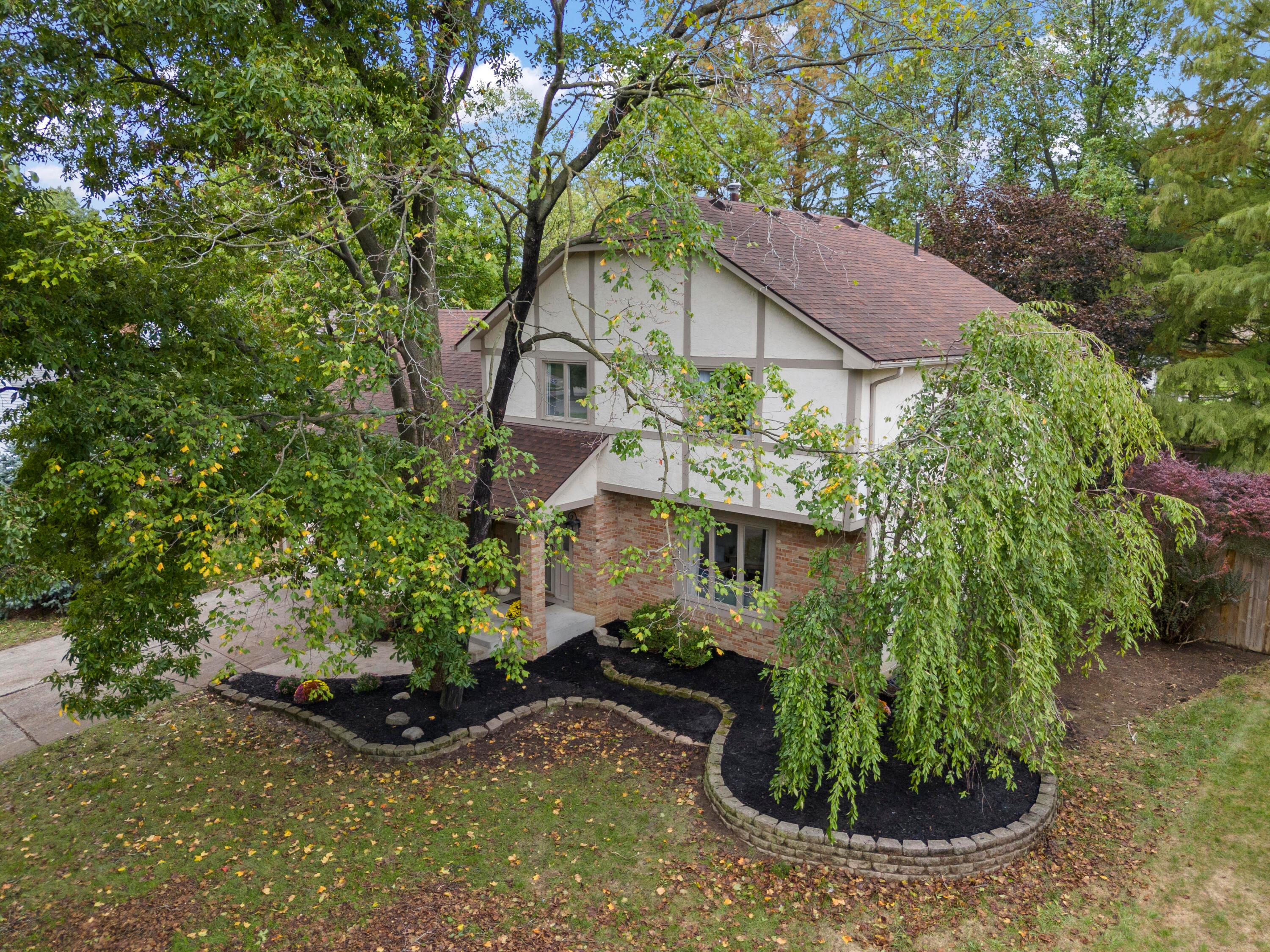 858 Knebworth Court Property Photo