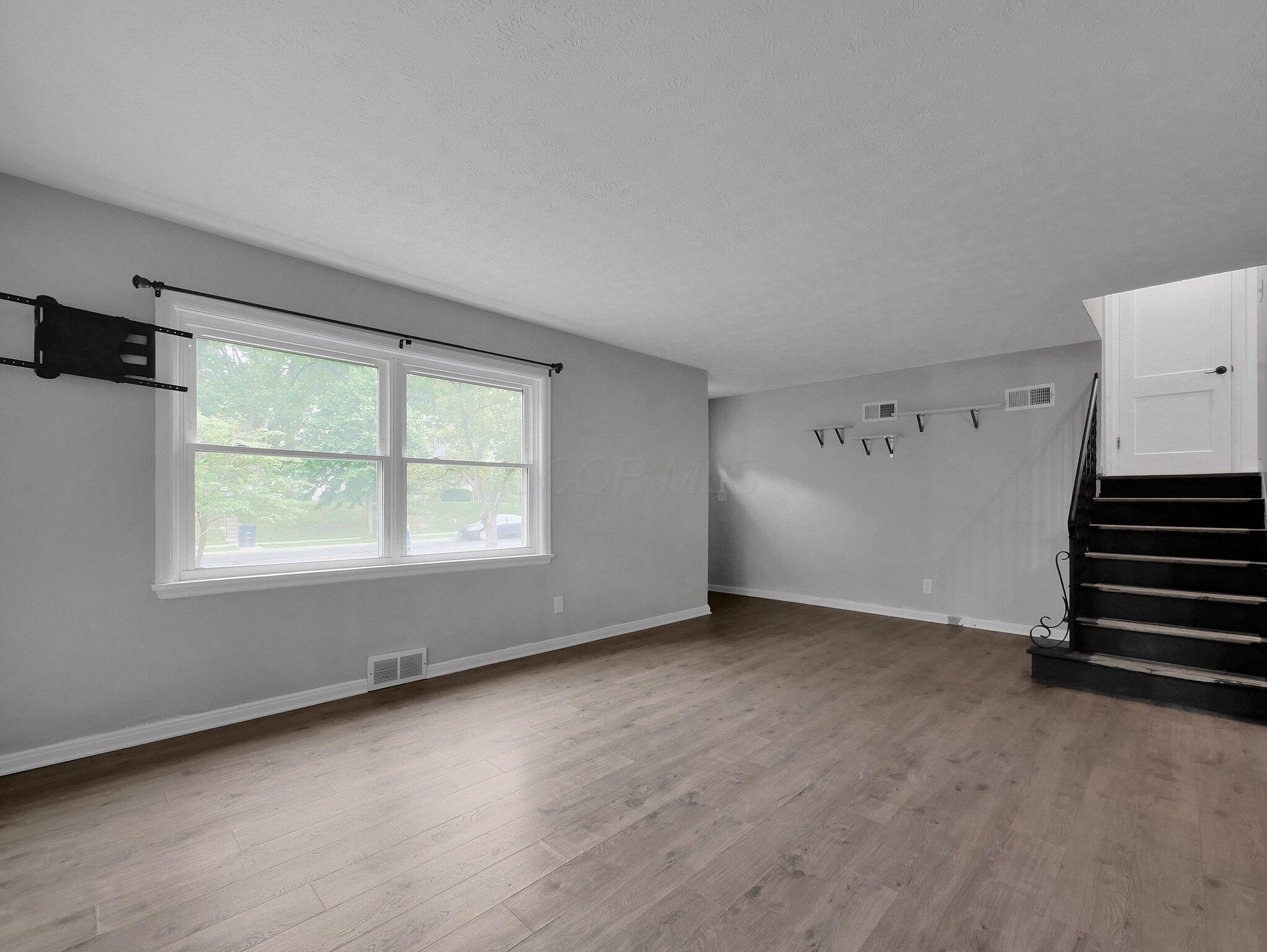 945 Francis Avenue Property Photo 6