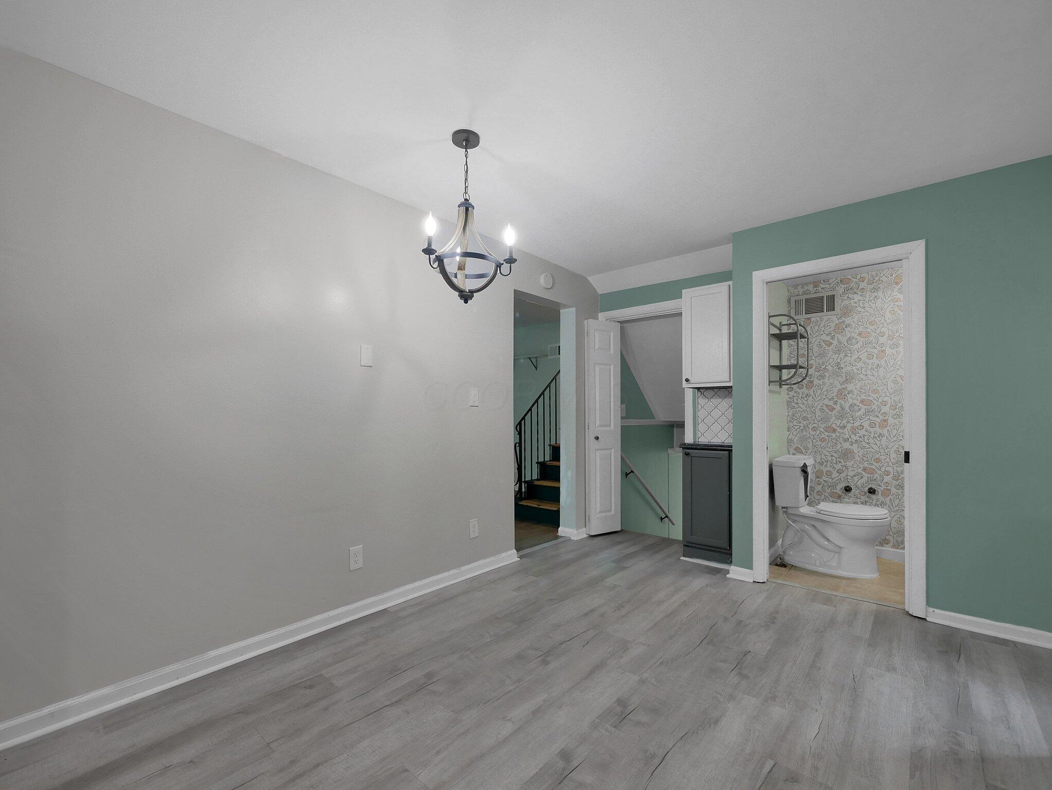 945 Francis Avenue Property Photo 8